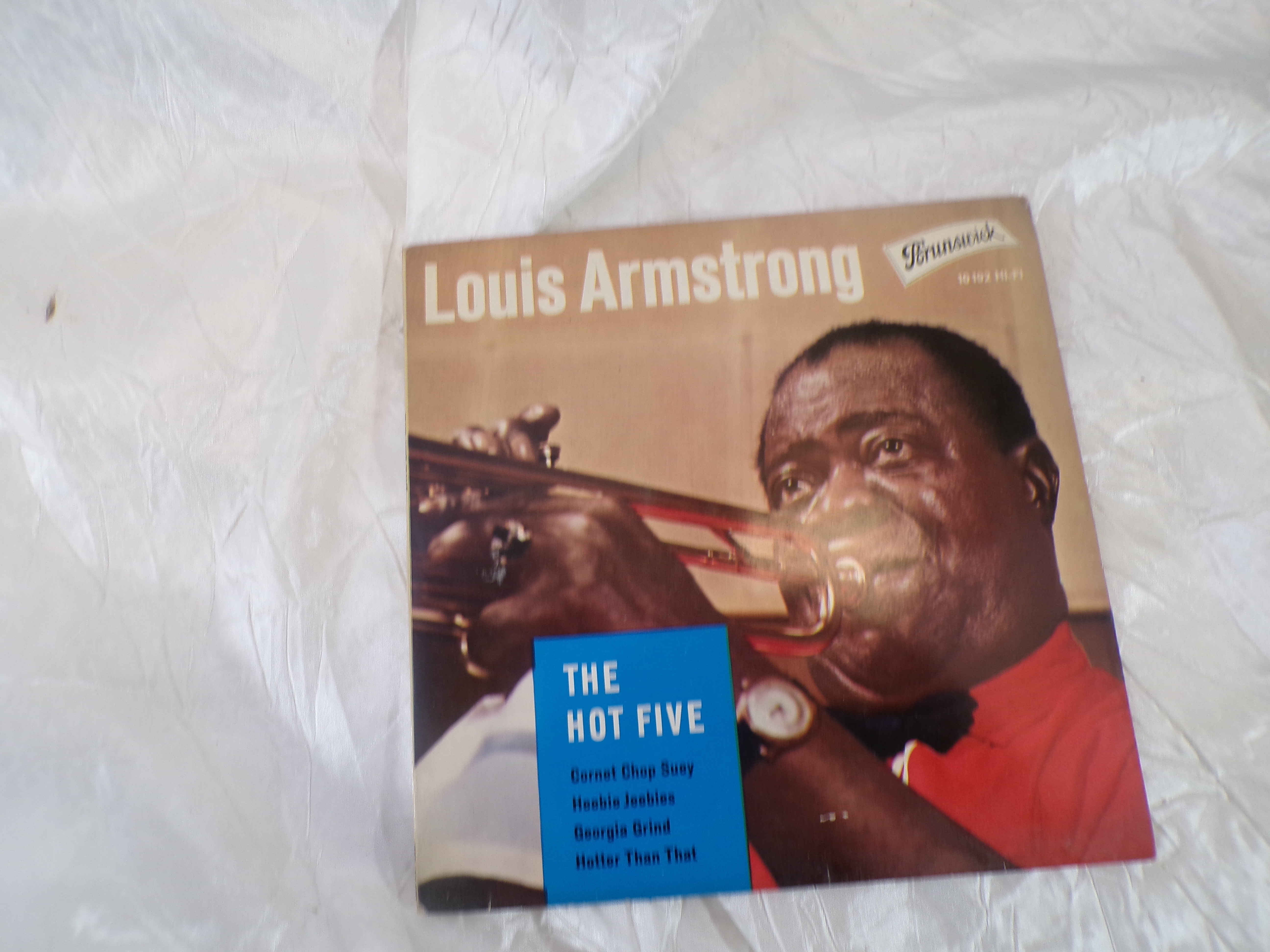Voir photo 2 de Vinyle 45 Tours EP - Louis Armstrong & His Hot Five (Brunswick) Vinyle 45 Tours EP - Louis Armstrong & His Hot Five (Brunswick) Très bon état reconditionné photo 2