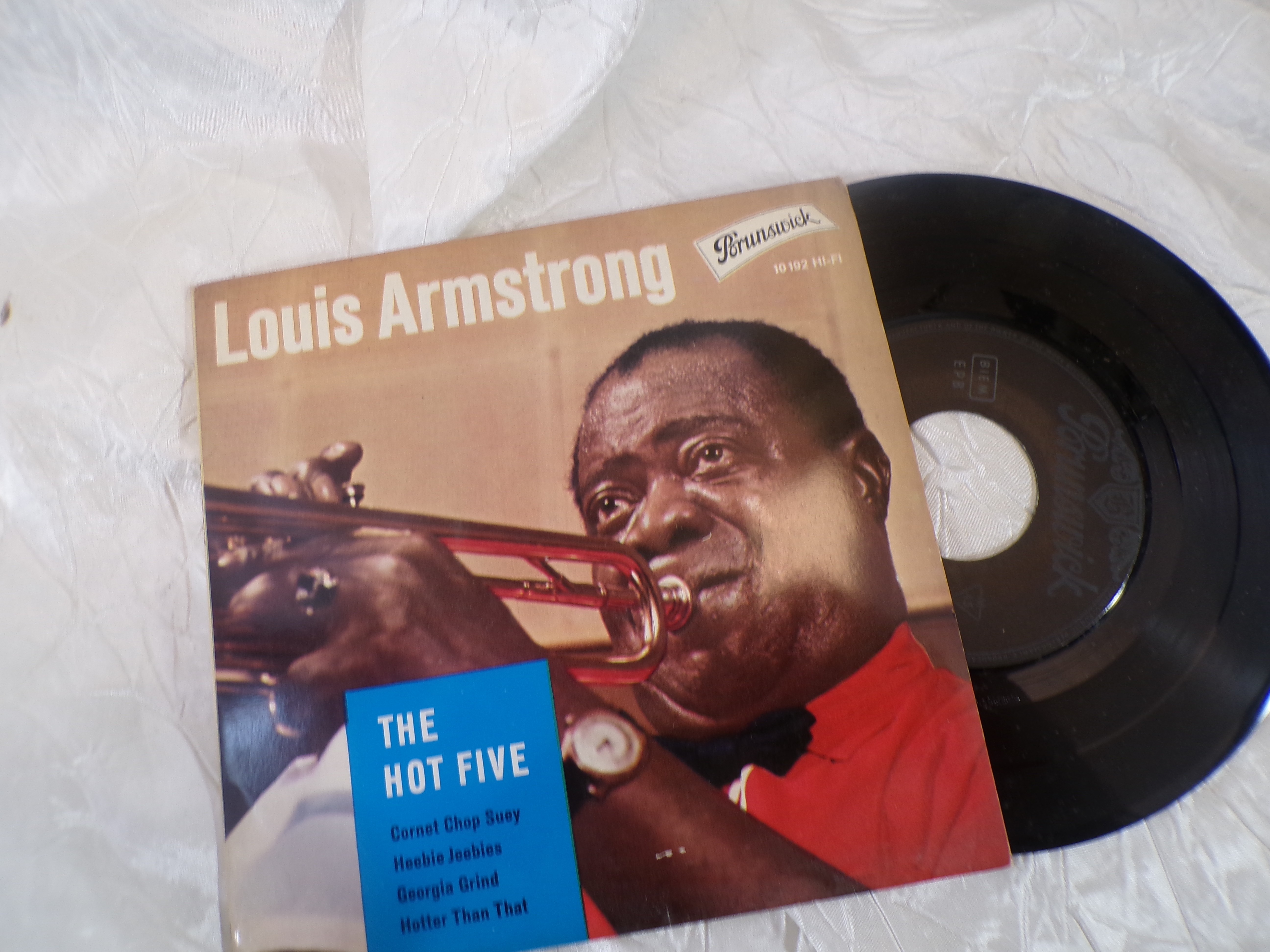 Voir photo 3 de Vinyle 45 Tours EP - Louis Armstrong & His Hot Five (Brunswick) Vinyle 45 Tours EP - Louis Armstrong & His Hot Five (Brunswick) Très bon état reconditionné photo 3