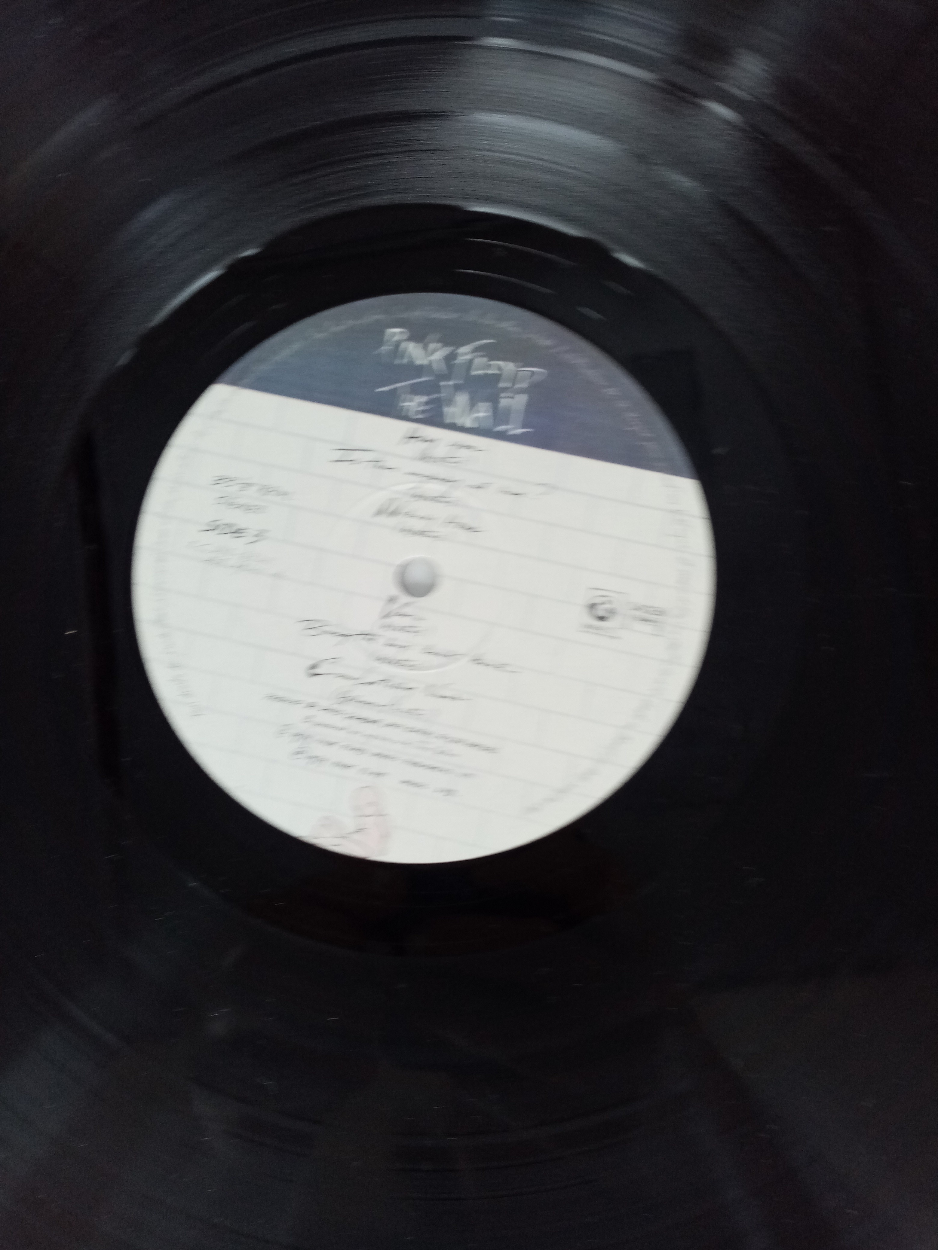 Voir photo 6 de Vinyle double album de PINK FLOYD " The Wall" de 1979 Vinyle double album de PINK FLOYD " The Wall" de 1979 État correct reconditionné photo 6
