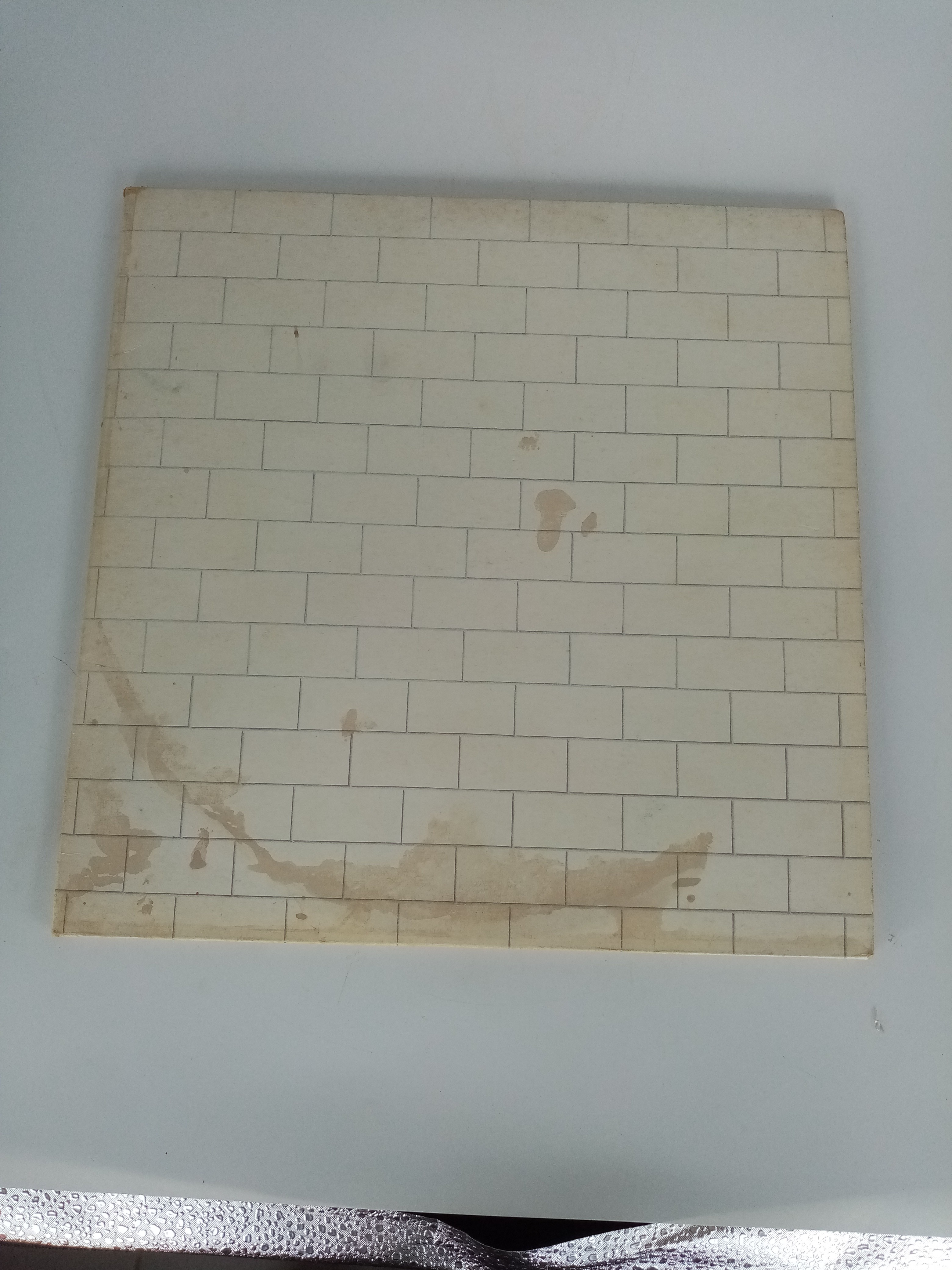 Vinyle double album de PINK FLOYD " The Wall" de 1979 État correct - 35,00 € Vinyle double album de PINK FLOYD " The Wall" de 1979 État correct reconditionné disponible sur Label Emmaüs