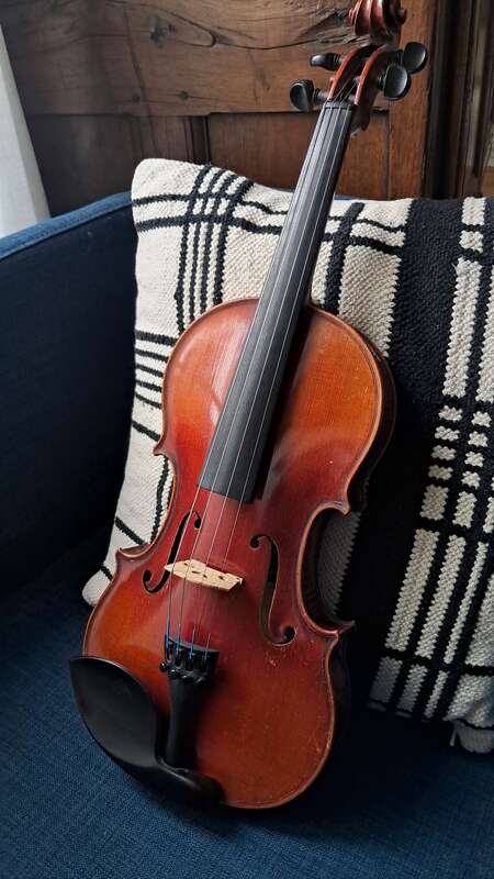 Violon 4/4 Markneukirshen Bon état - 700,00 € Violon 4/4 Markneukirshen Bon état reconditionné disponible sur Zic Ethic