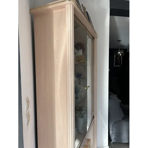 Vitrine en bois cerusé rosé avec étagère en verre et rangement en dessous Bon état reconditionné disponible sur Rakuten
