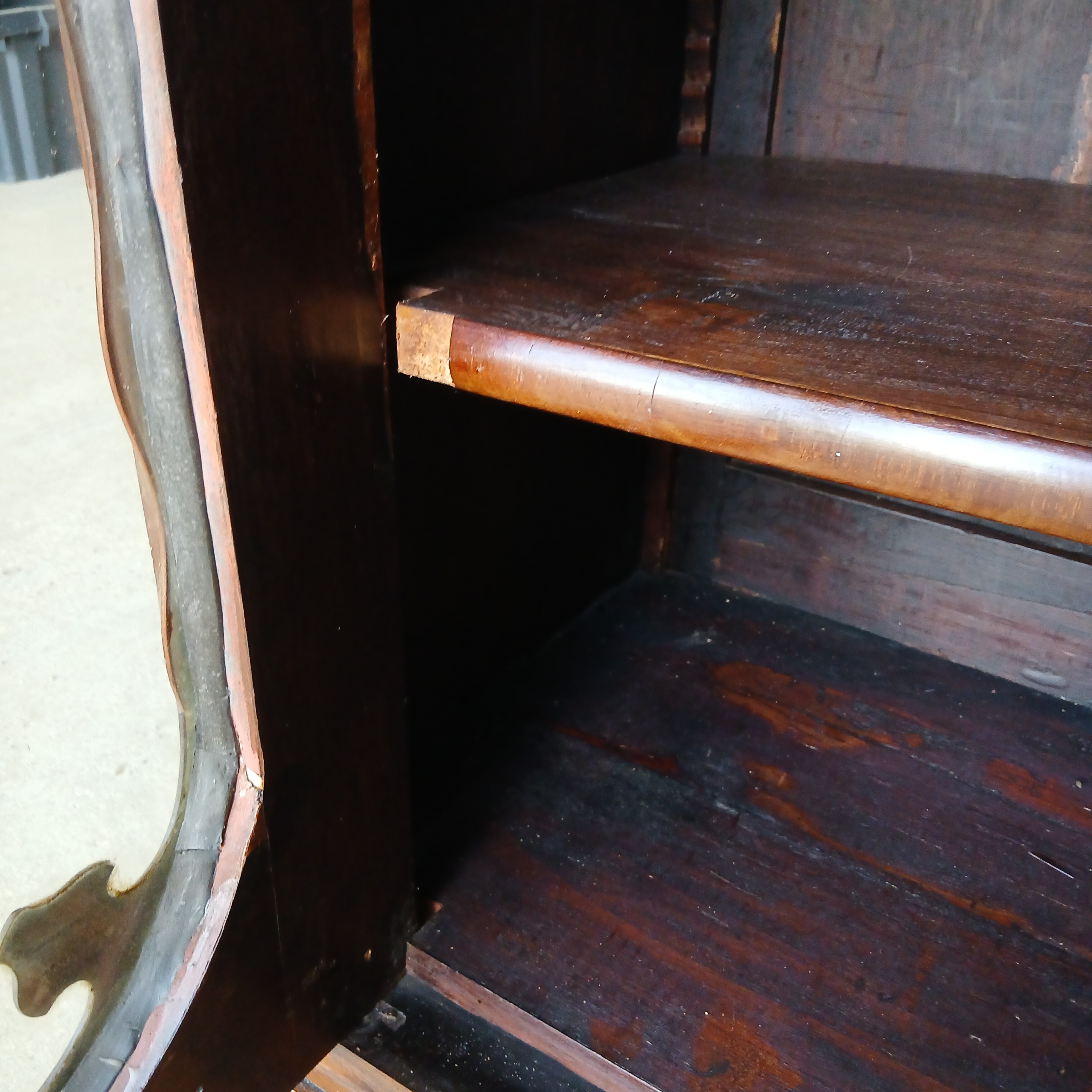 Voir photo 12 de Vitrine Style Louis Philippe Palissandre Vitrine Style Louis Philippe Palissandre État correct reconditionné photo 12