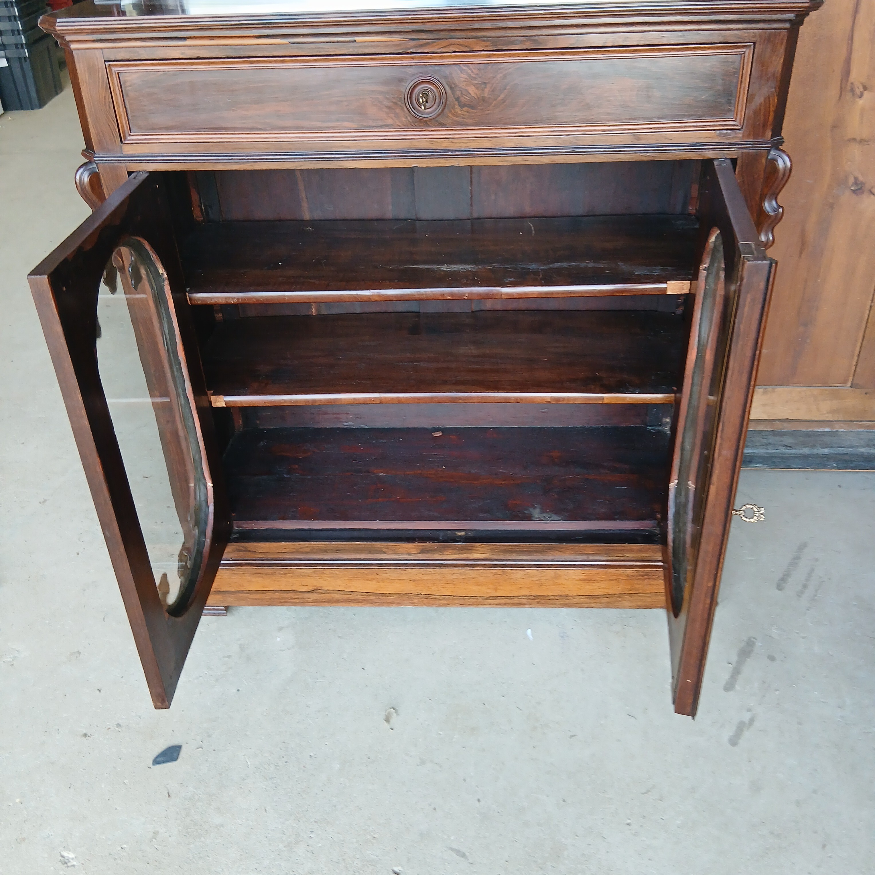 Voir photo 9 de Vitrine Style Louis Philippe Palissandre Vitrine Style Louis Philippe Palissandre État correct reconditionné photo 9