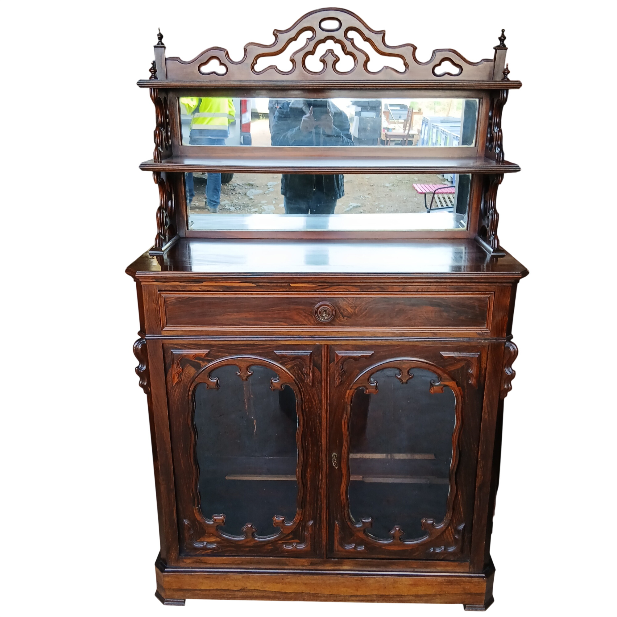 Vitrine Style Louis Philippe Palissandre État correct - 290,00 € Vitrine Style Louis Philippe Palissandre État correct reconditionné disponible sur Label Emmaüs