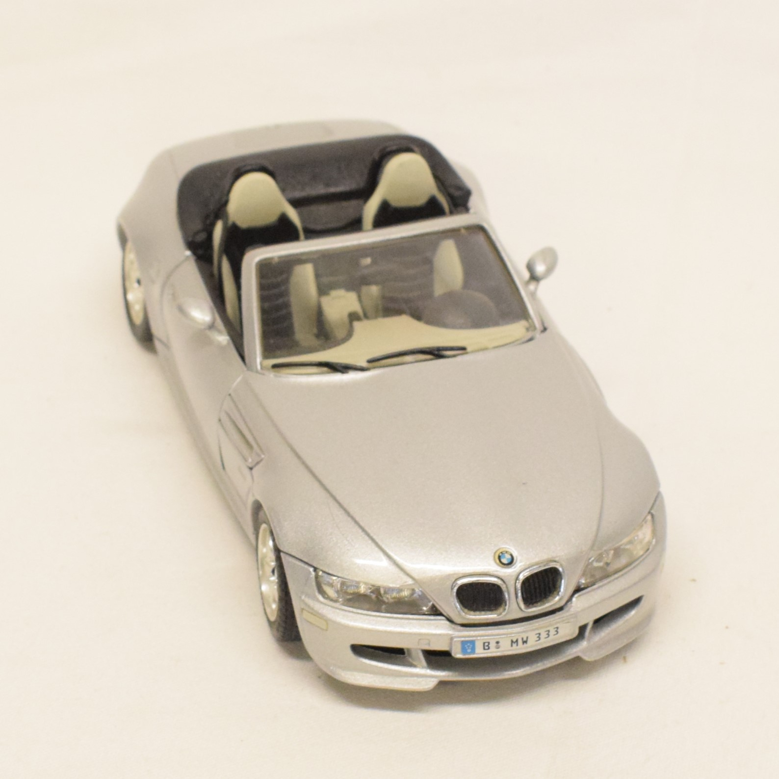 Voir photo 2 de Voiture au 1:24 ème BMW M Roadster par Burago Voiture au 1:24 ème BMW M Roadster par Burago Bon état reconditionné photo 2
