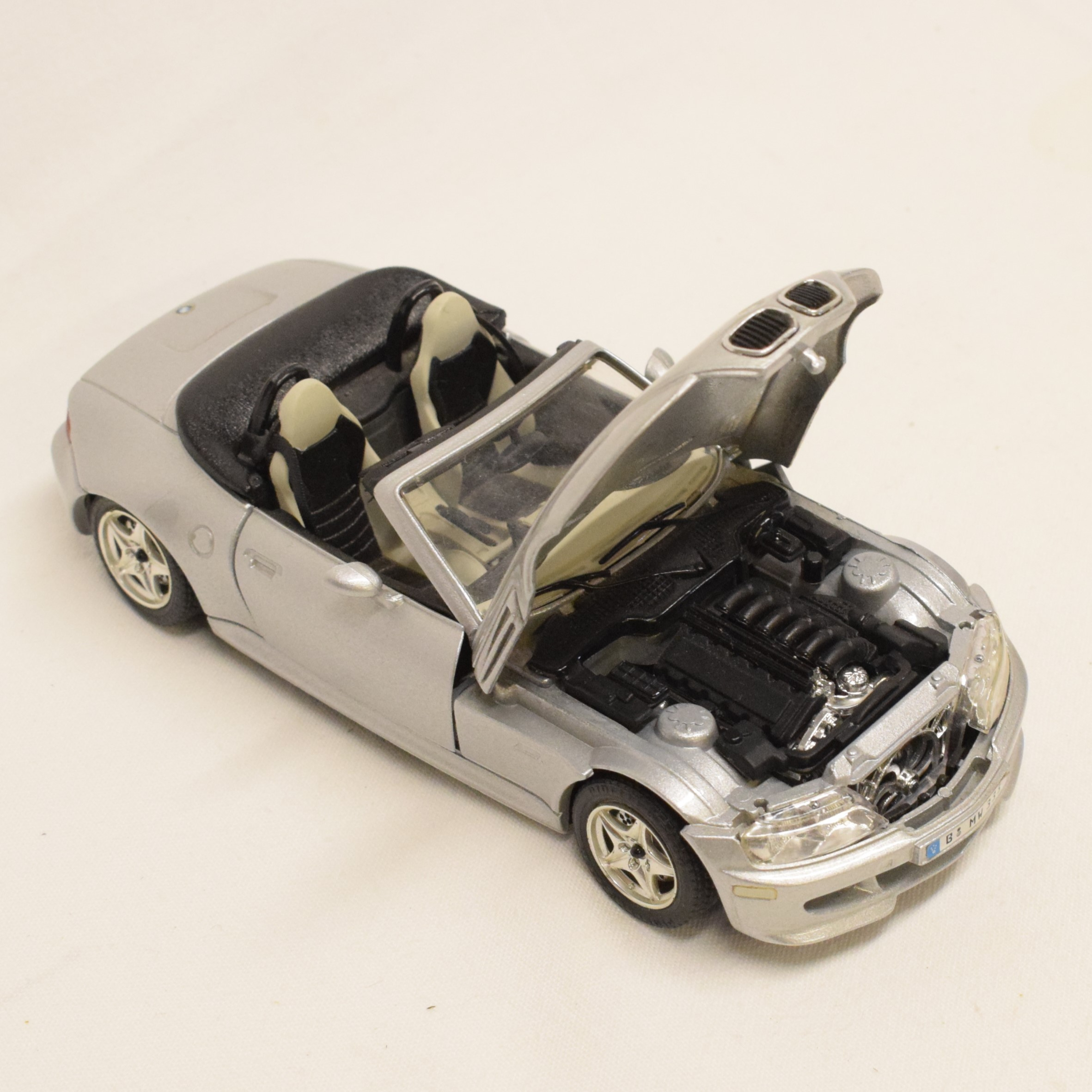 Voir photo 3 de Voiture au 1:24 ème BMW M Roadster par Burago Voiture au 1:24 ème BMW M Roadster par Burago Bon état reconditionné photo 3