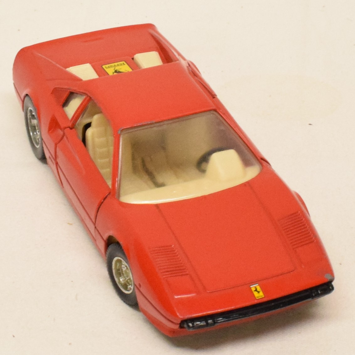 Voir photo 2 de Voiture au 1:24 Ferrari 308 GTB par Burago Voiture au 1:24 Ferrari 308 GTB par Burago État correct reconditionné photo 2
