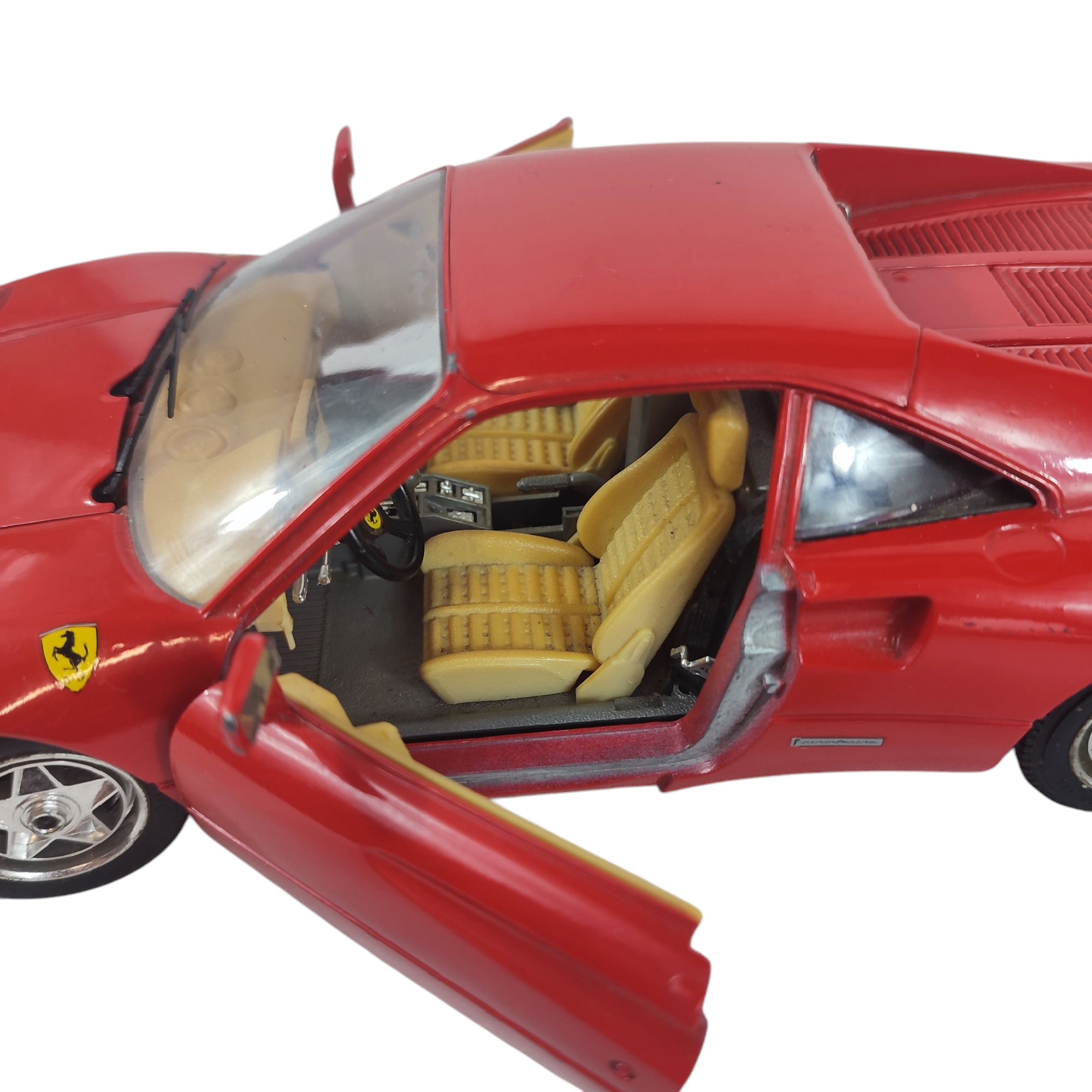 Voir photo 4 de Voiture Burago Ferrari GTO 1984 - scale 1/18 Voiture Burago Ferrari GTO 1984 - scale 1/18 Bon état reconditionné photo 4