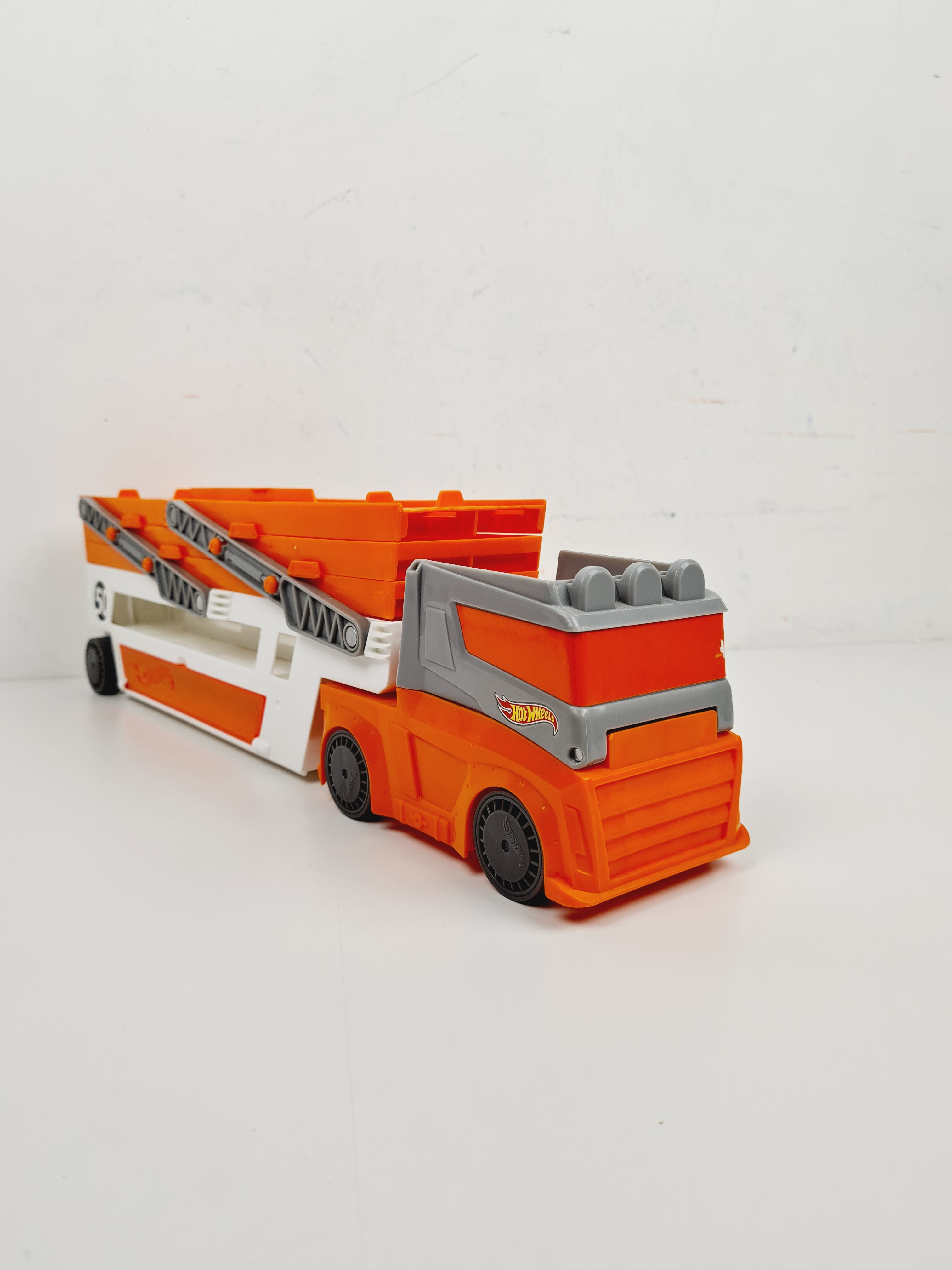 Voir photo 2 de Voiture - Camion Méga Transporteur, avec lot de 10 petites voitures - Hot wheels - 45 cm Voiture - Camion Méga Transporteur, avec lot de 10 petites voitures - Hot wheels - 45 cm Bon état reconditionné photo 2
