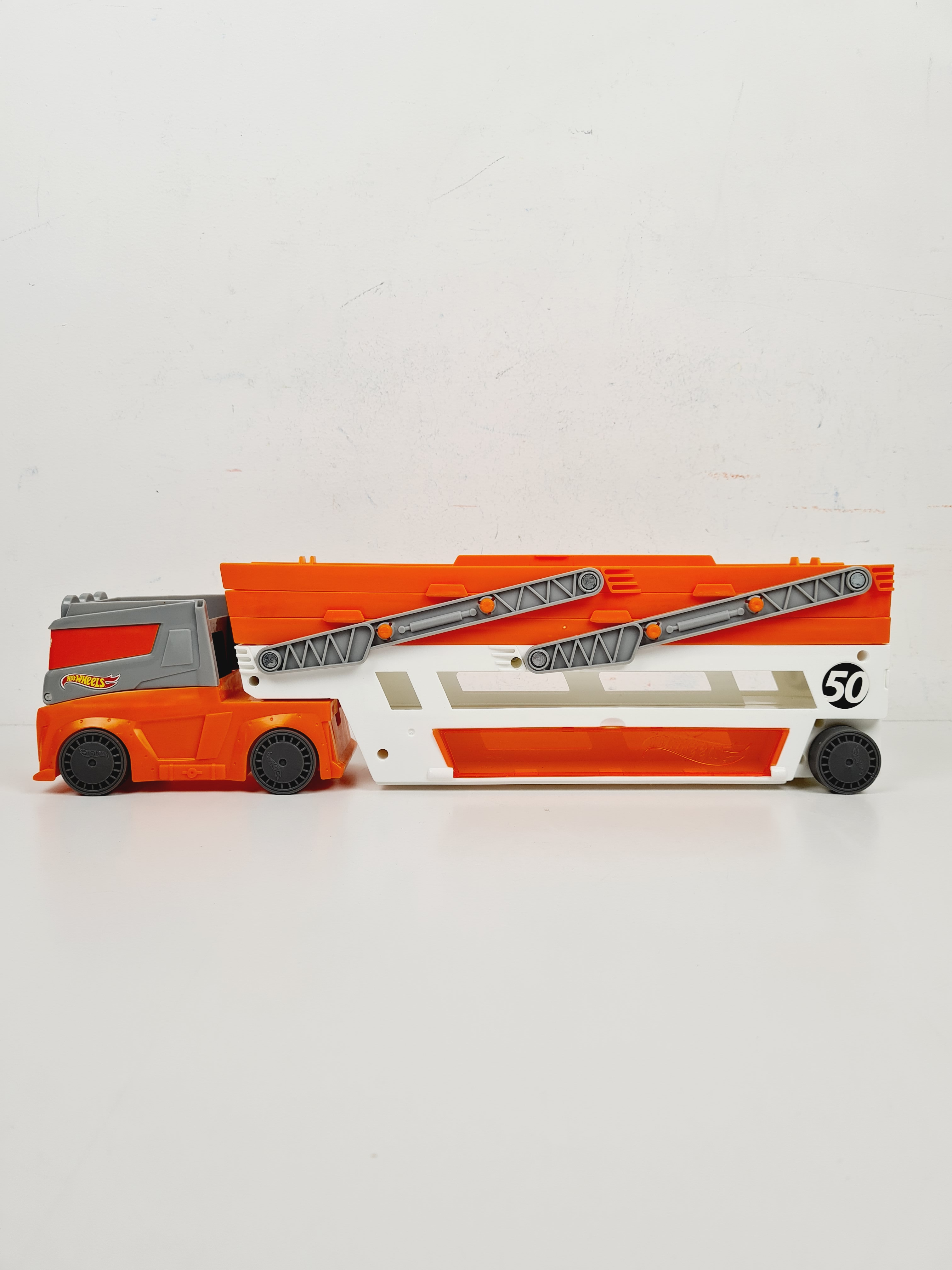 Voir photo 3 de Voiture - Camion Méga Transporteur, avec lot de 10 petites voitures - Hot wheels - 45 cm Voiture - Camion Méga Transporteur, avec lot de 10 petites voitures - Hot wheels - 45 cm Bon état reconditionné photo 3