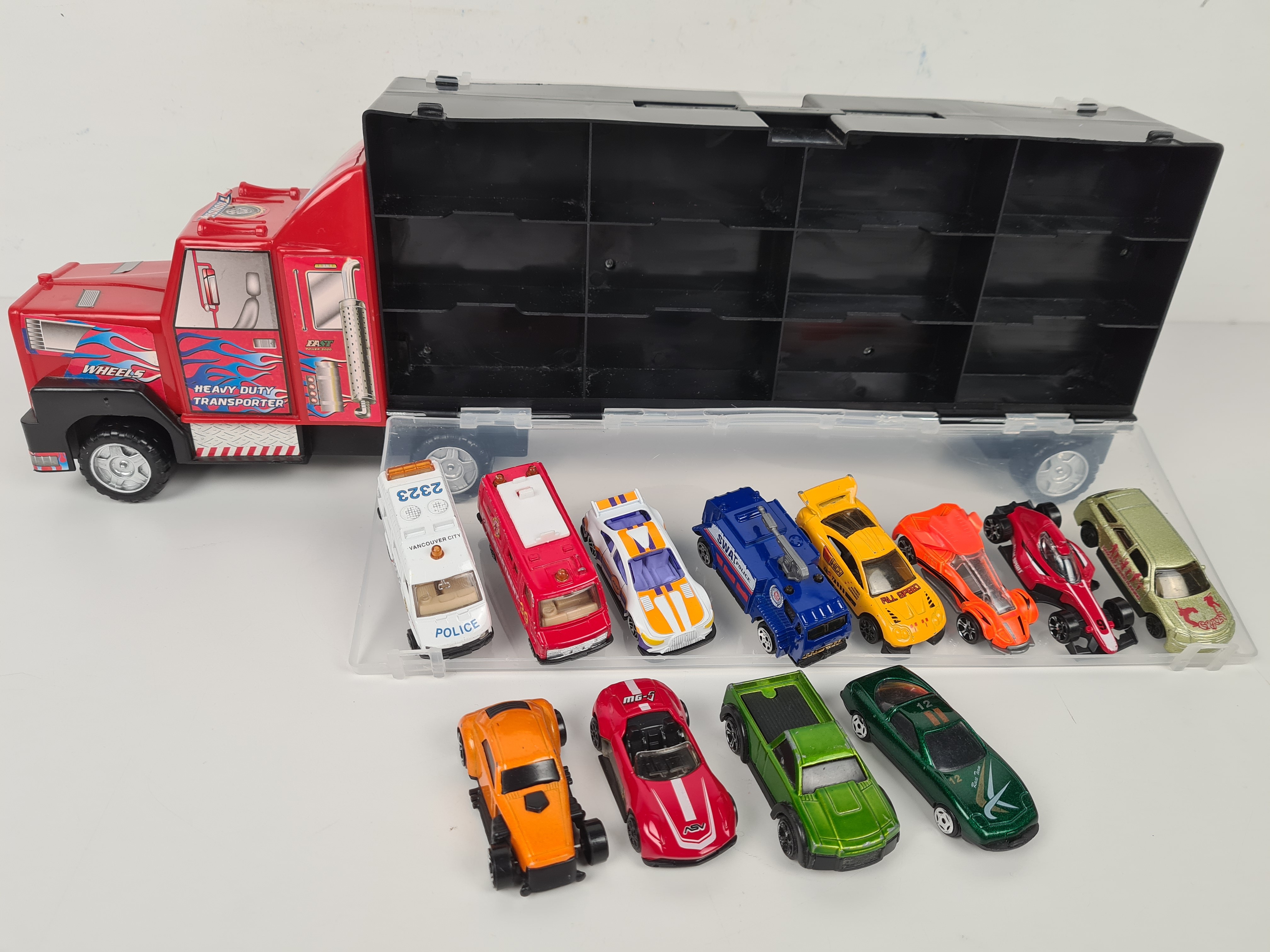 Voir photo 5 de Voiture - Camion transportant des voitures et 24 petites voitures ( Heavy Duty transporter) - 49 x 17 x 9 cm. Voiture - Camion transportant des voitures et 24 petites voitures ( Heavy Duty transporter) - 49 x 17 x 9 cm. Bon état reconditionné photo 5
