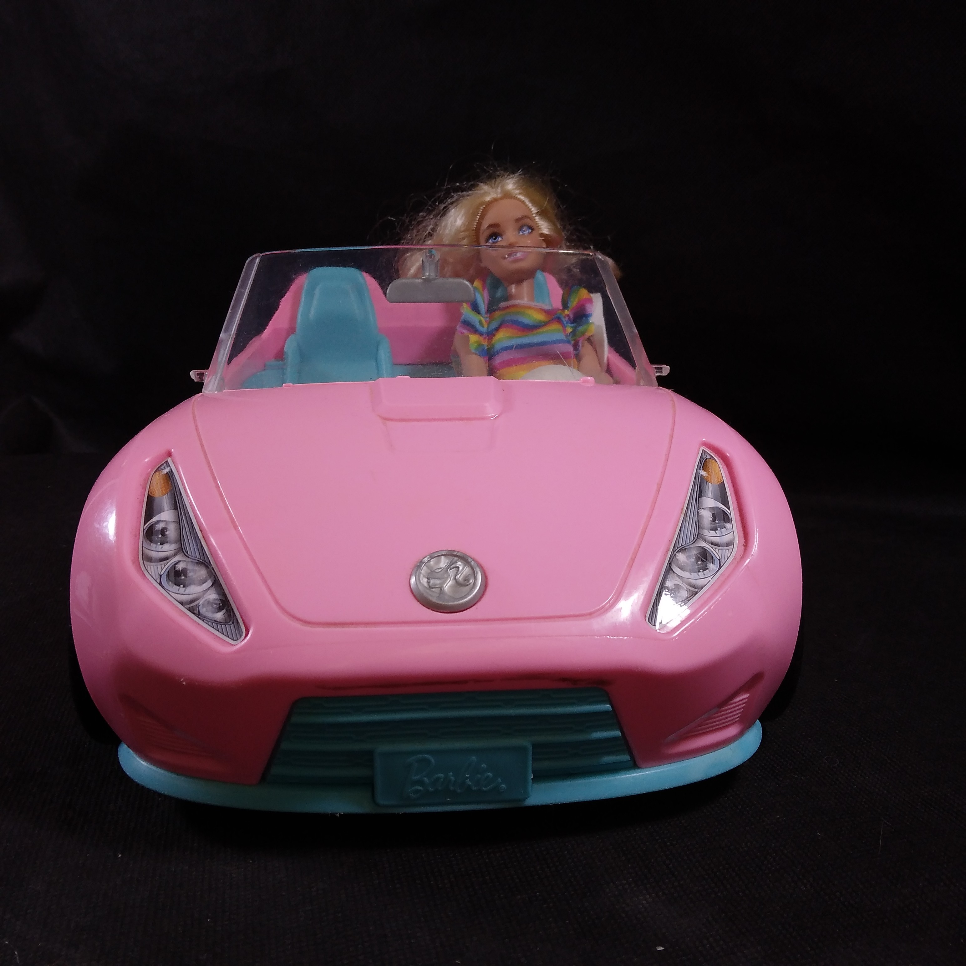 Voir photo 2 de Voiture décapotable rose, Barbie + poupée Barbie Voiture décapotable rose, Barbie + poupée Barbie Très bon état reconditionné photo 2