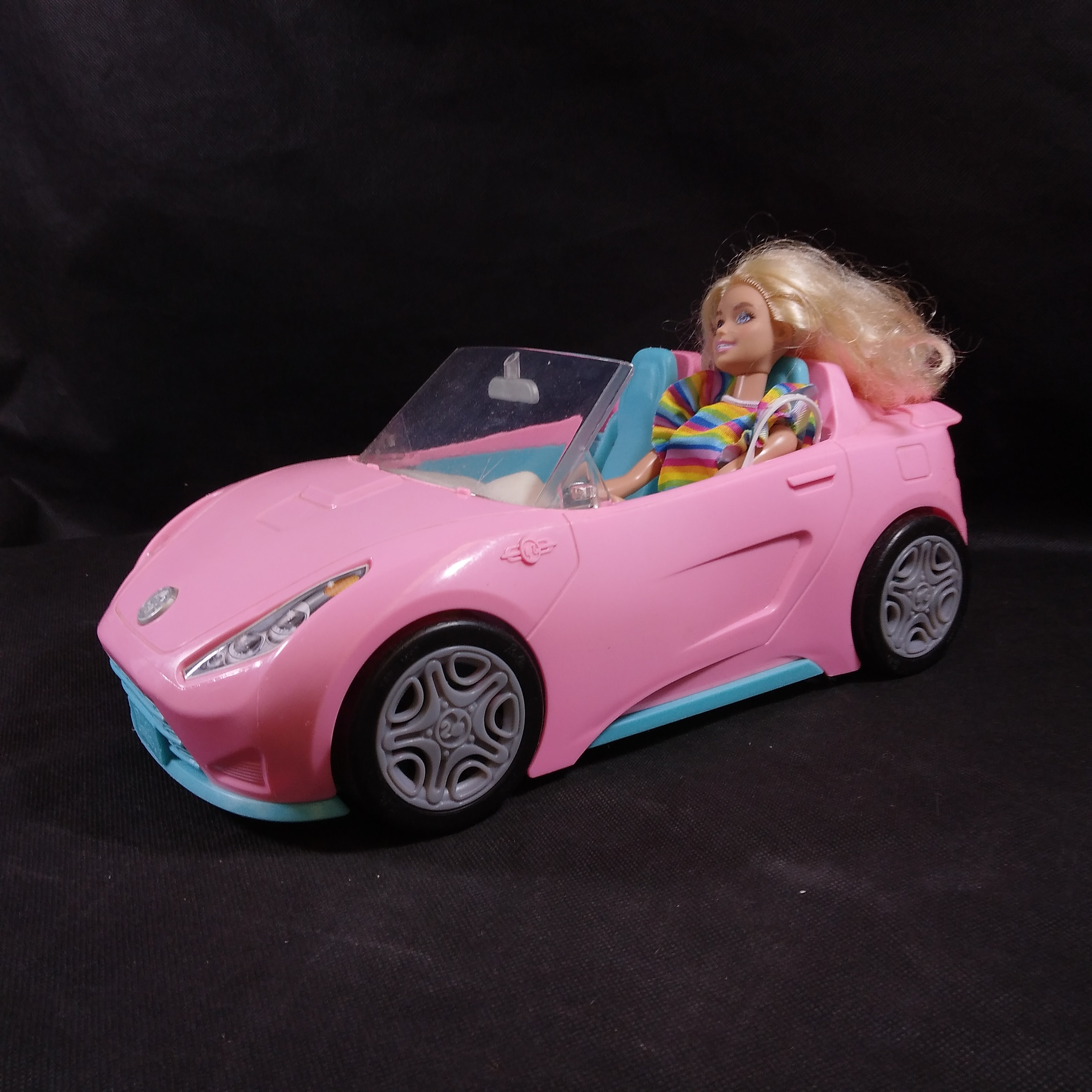 Voir photo 3 de Voiture décapotable rose, Barbie + poupée Barbie Voiture décapotable rose, Barbie + poupée Barbie Très bon état reconditionné photo 3