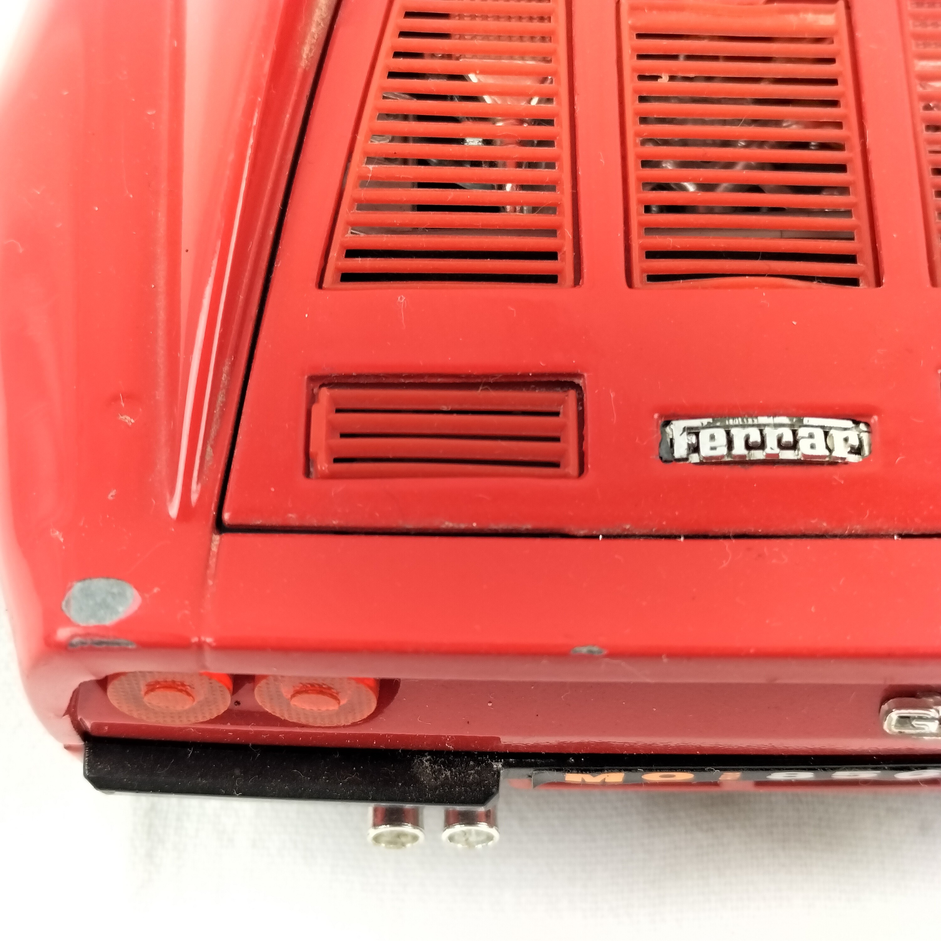 Voir photo 11 de 🏁 Voiture Ferrari GTO 1984 – Échelle 1/18 – Bburago – Made in Italy 🏁 Voiture Ferrari GTO 1984 – Échelle 1/18 – Bburago – Made in Italy Bon état reconditionné photo 11