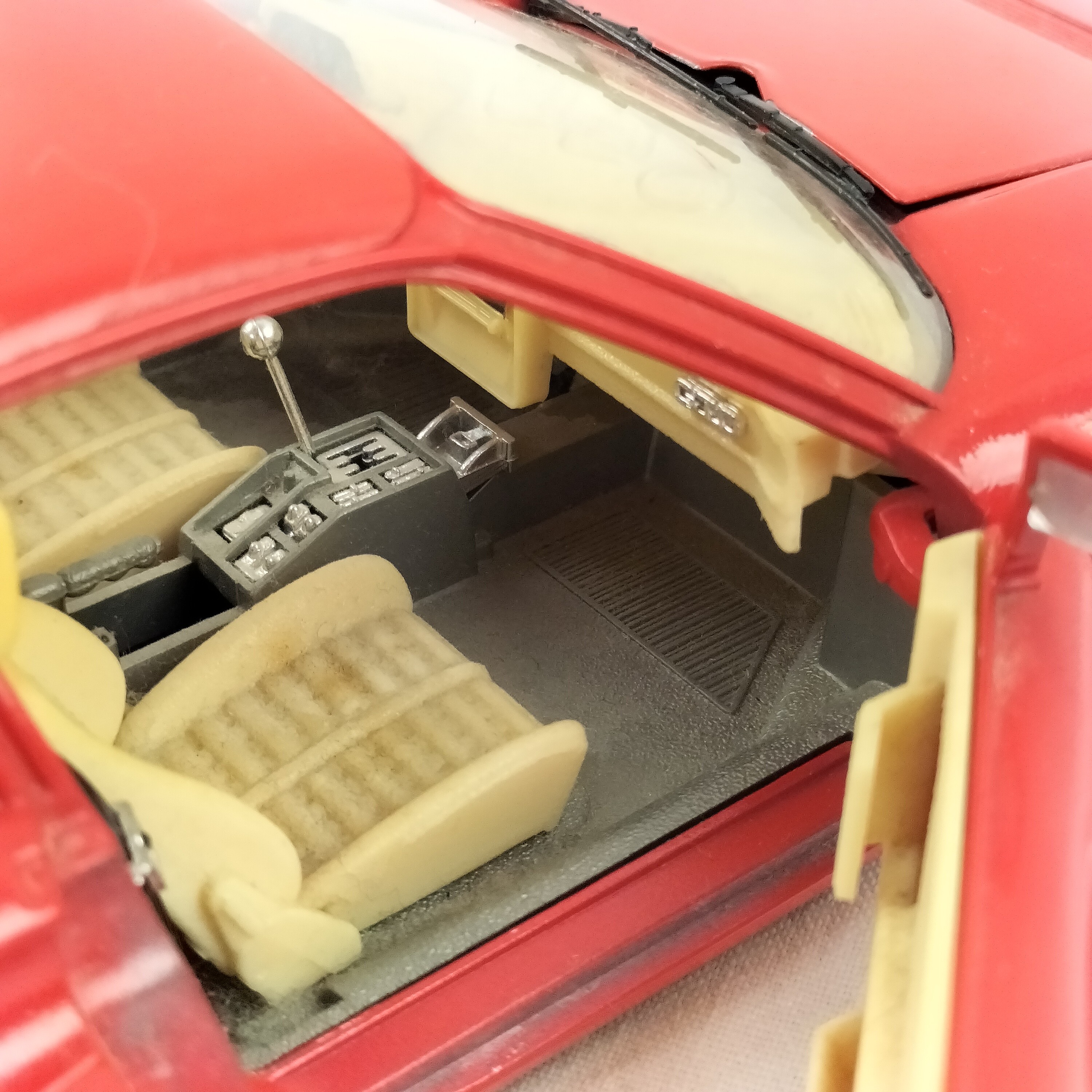 Voir photo 15 de 🏁 Voiture Ferrari GTO 1984 – Échelle 1/18 – Bburago – Made in Italy 🏁 Voiture Ferrari GTO 1984 – Échelle 1/18 – Bburago – Made in Italy Bon état reconditionné photo 15