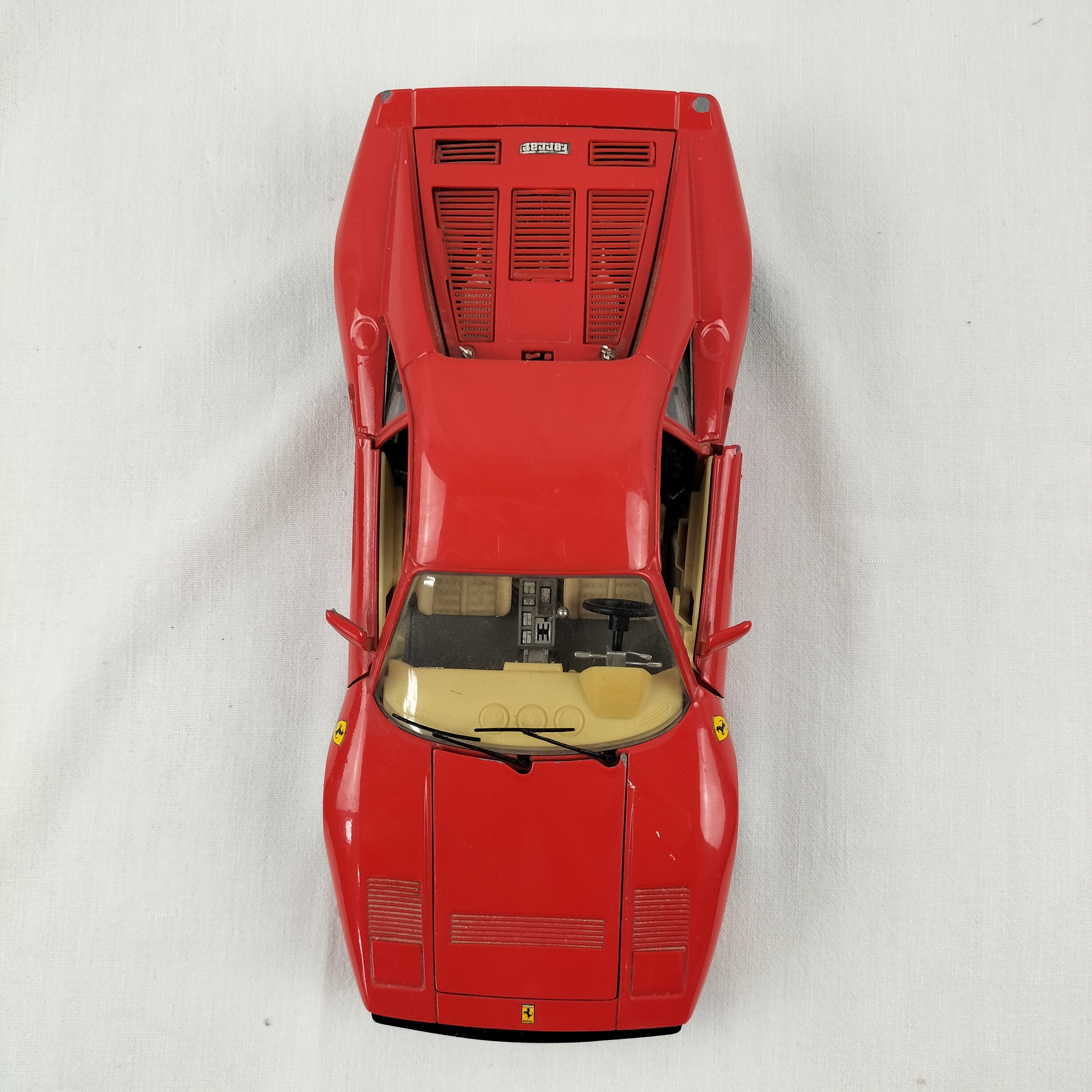 Voir photo 5 de 🏁 Voiture Ferrari GTO 1984 – Échelle 1/18 – Bburago – Made in Italy 🏁 Voiture Ferrari GTO 1984 – Échelle 1/18 – Bburago – Made in Italy Bon état reconditionné photo 5