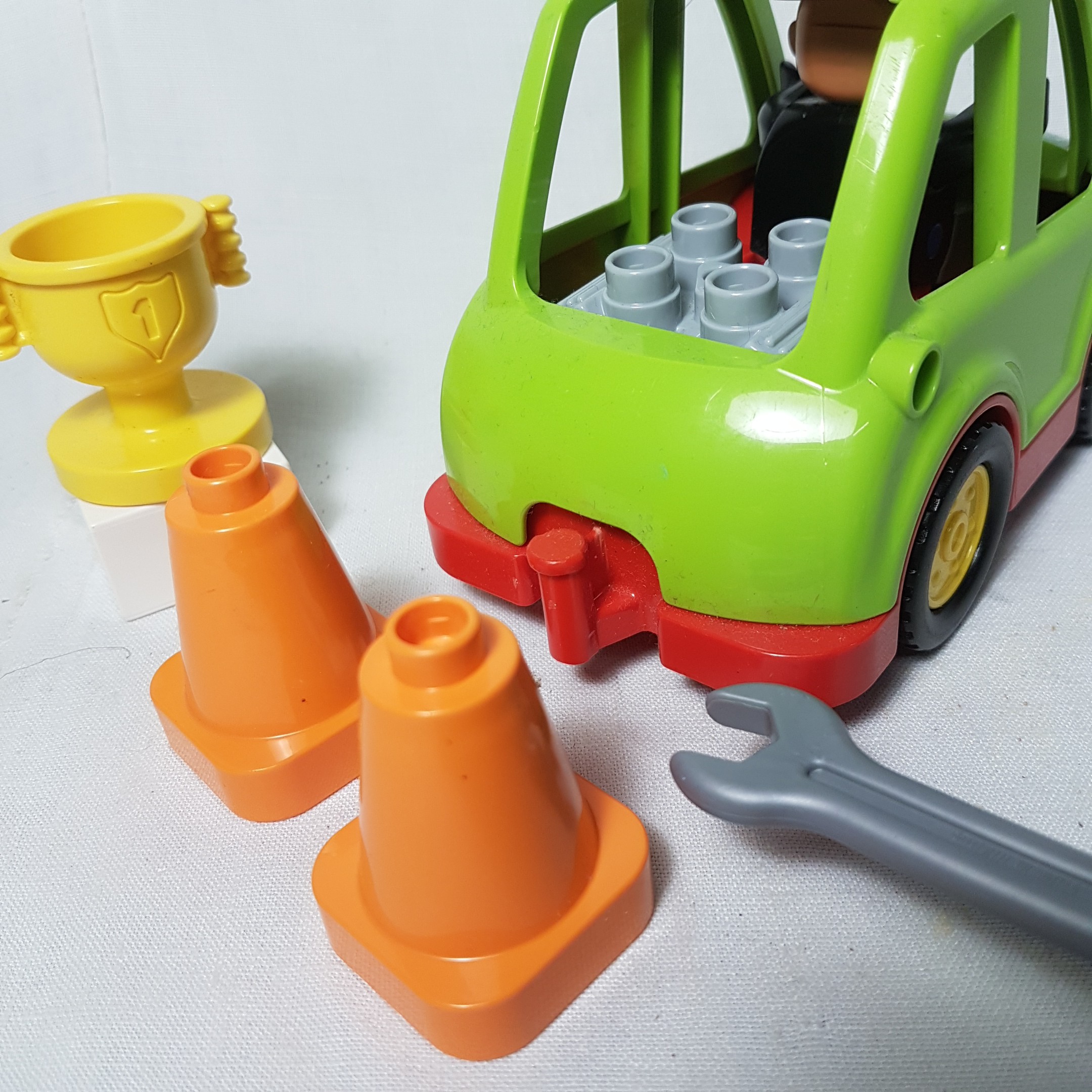 Voir photo 2 de Voiture Lego Duplo ville Voiture Lego Duplo ville Très bon état reconditionné photo 2