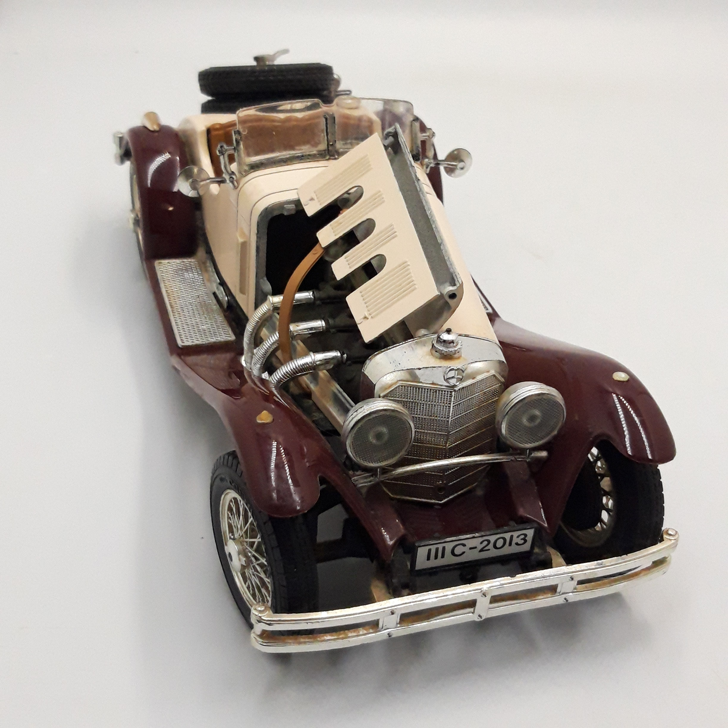 Voir photo 7 de Voiture miniature 1/18 – MERCEDES-BENZ SSK 1928 – Bicolore, Burago, Collection. Voiture miniature 1/18 – MERCEDES-BENZ SSK 1928 – Bicolore, Burago, Collection. Bon état reconditionné photo 7