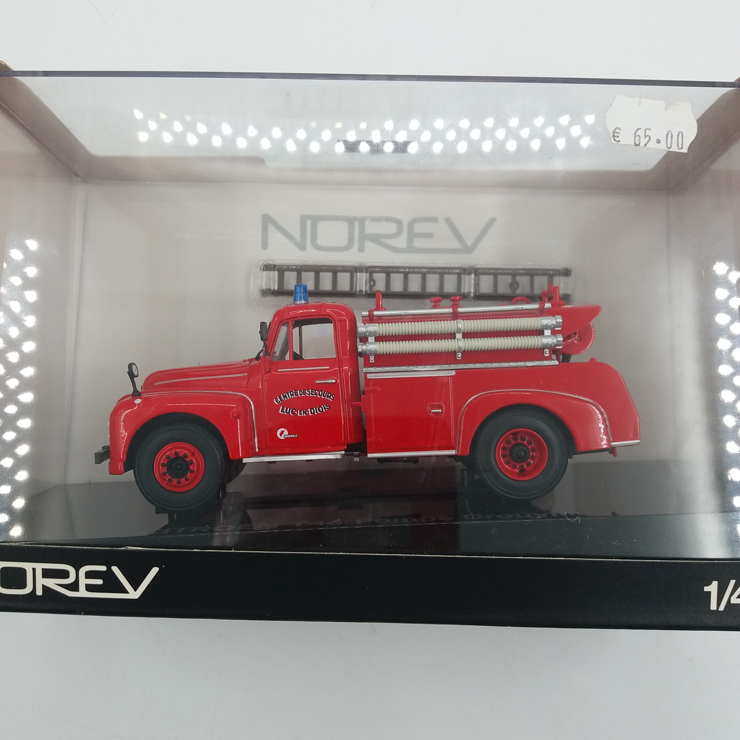 Voir photo 2 de Voiture miniature. CITROËN T 46 Pompe DROUVILLE. Secours de LUC EN DIOIS 26. Métal. Rouge. NOREV estampillé dessous. 1/43. Voiture miniature. CITROËN T 46 Pompe DROUVILLE. Secours de LUC EN DIOIS 26. Métal. Rouge. NOREV estampillé dessous. 1/43. Très bon état reconditionné photo 2