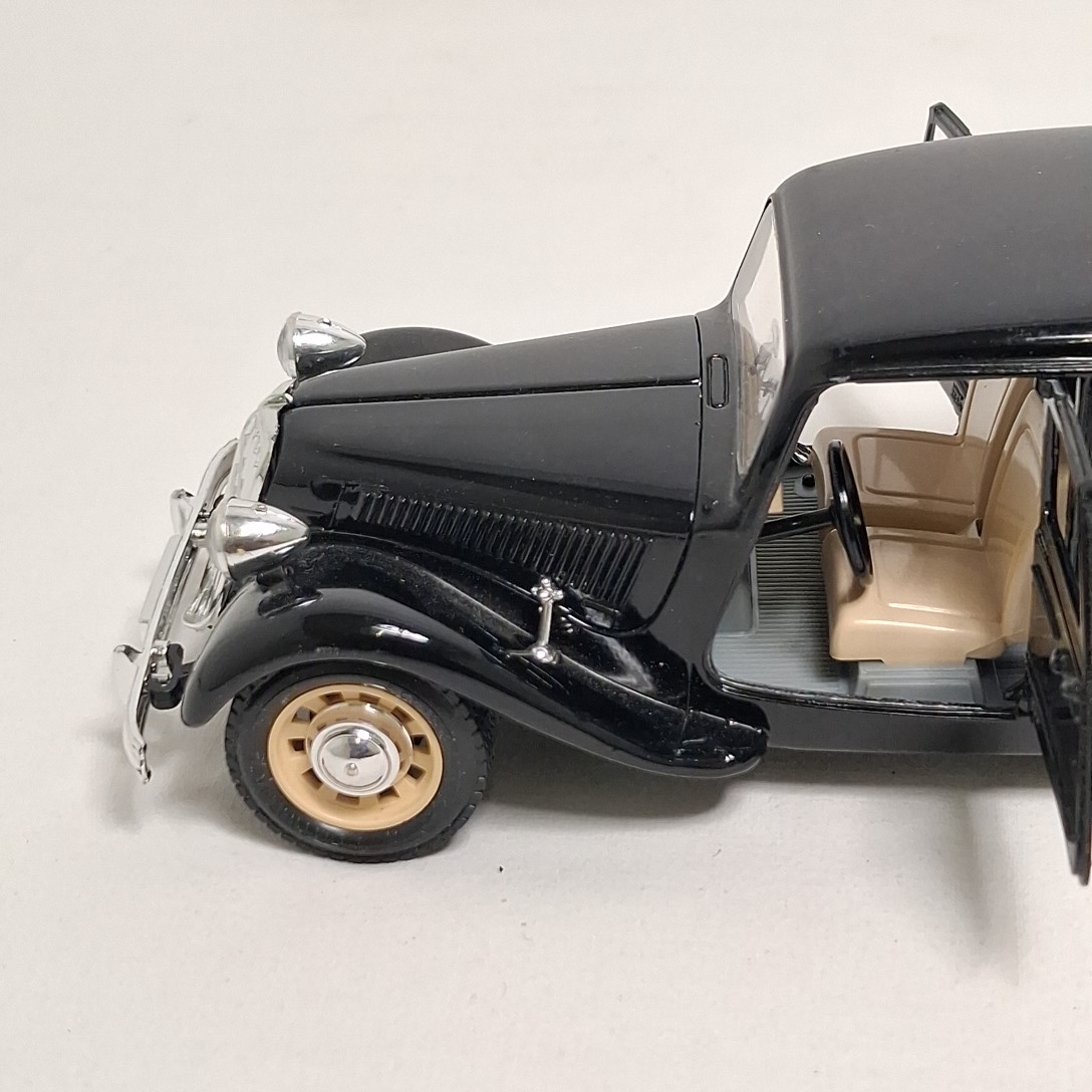 Voir photo 5 de Voiture miniature de collection Citroën traction 15cv Voiture miniature de collection Citroën traction 15cv État correct reconditionné photo 5