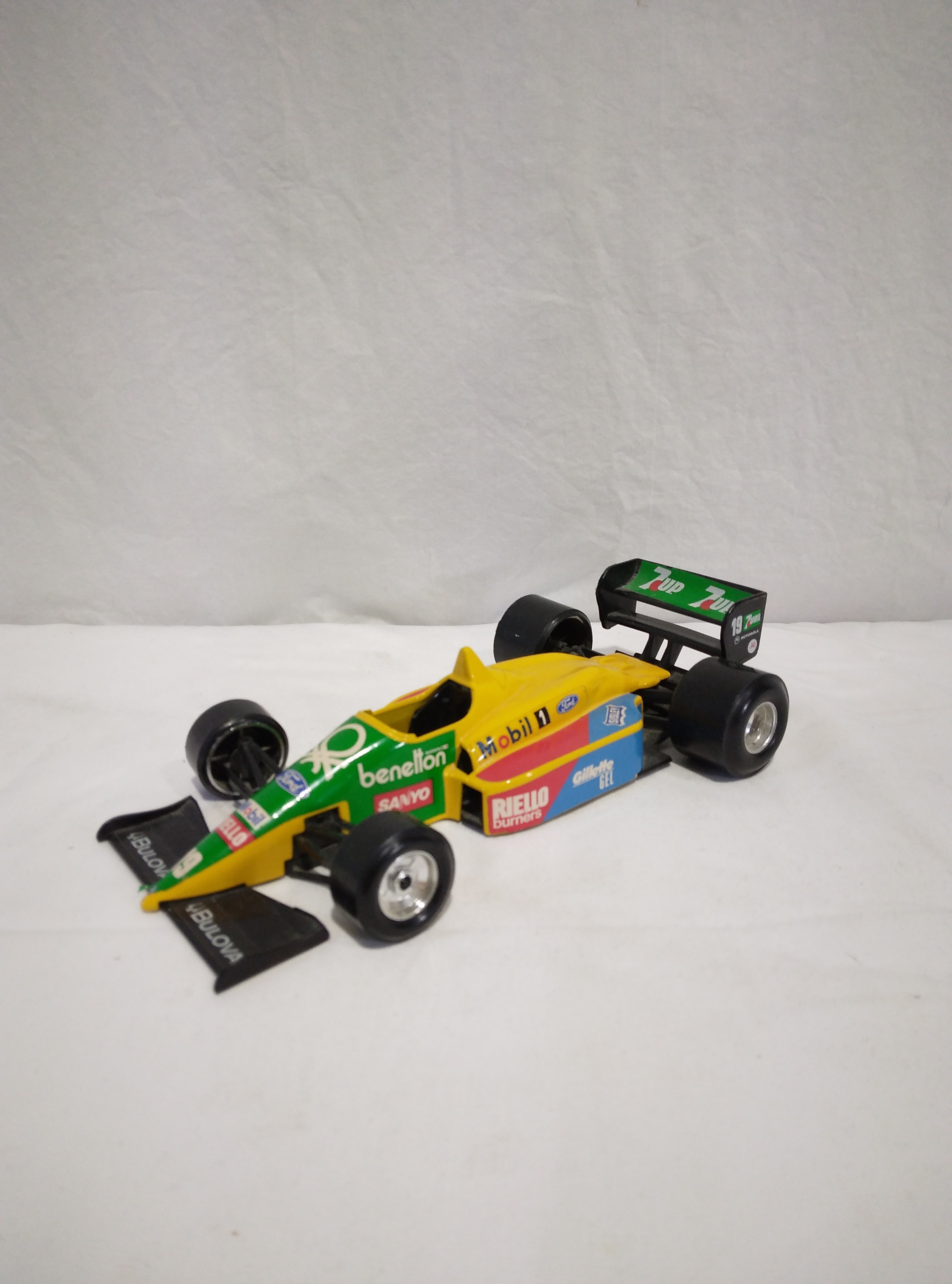 Voir photo 3 de Voiture miniature de Formule 1 - Benetton Ford B188, Bburago Voiture miniature de Formule 1 - Benetton Ford B188, Bburago Très bon état reconditionné photo 3