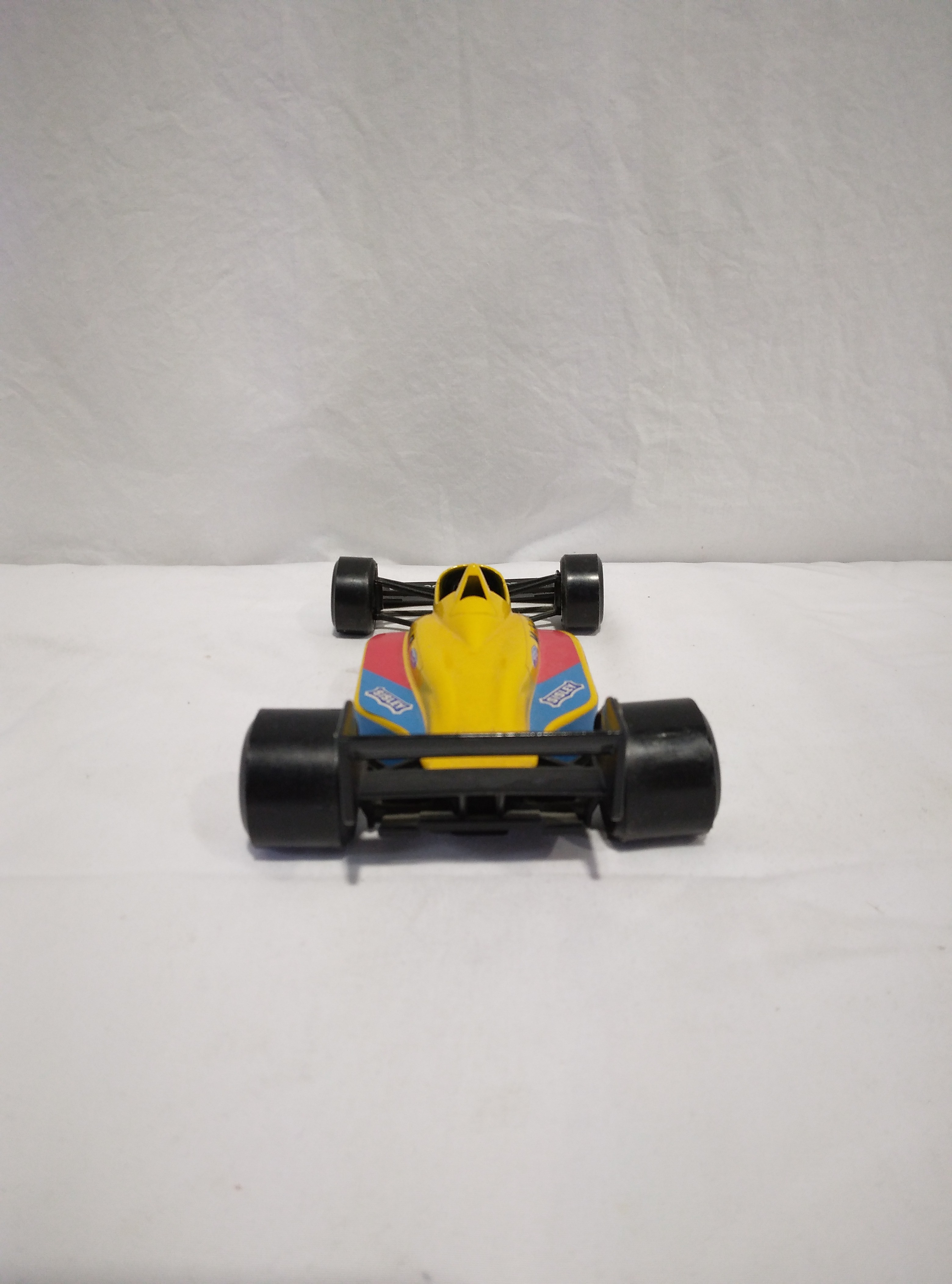 Voir photo 5 de Voiture miniature de Formule 1 - Benetton Ford B188, Bburago Voiture miniature de Formule 1 - Benetton Ford B188, Bburago Très bon état reconditionné photo 5