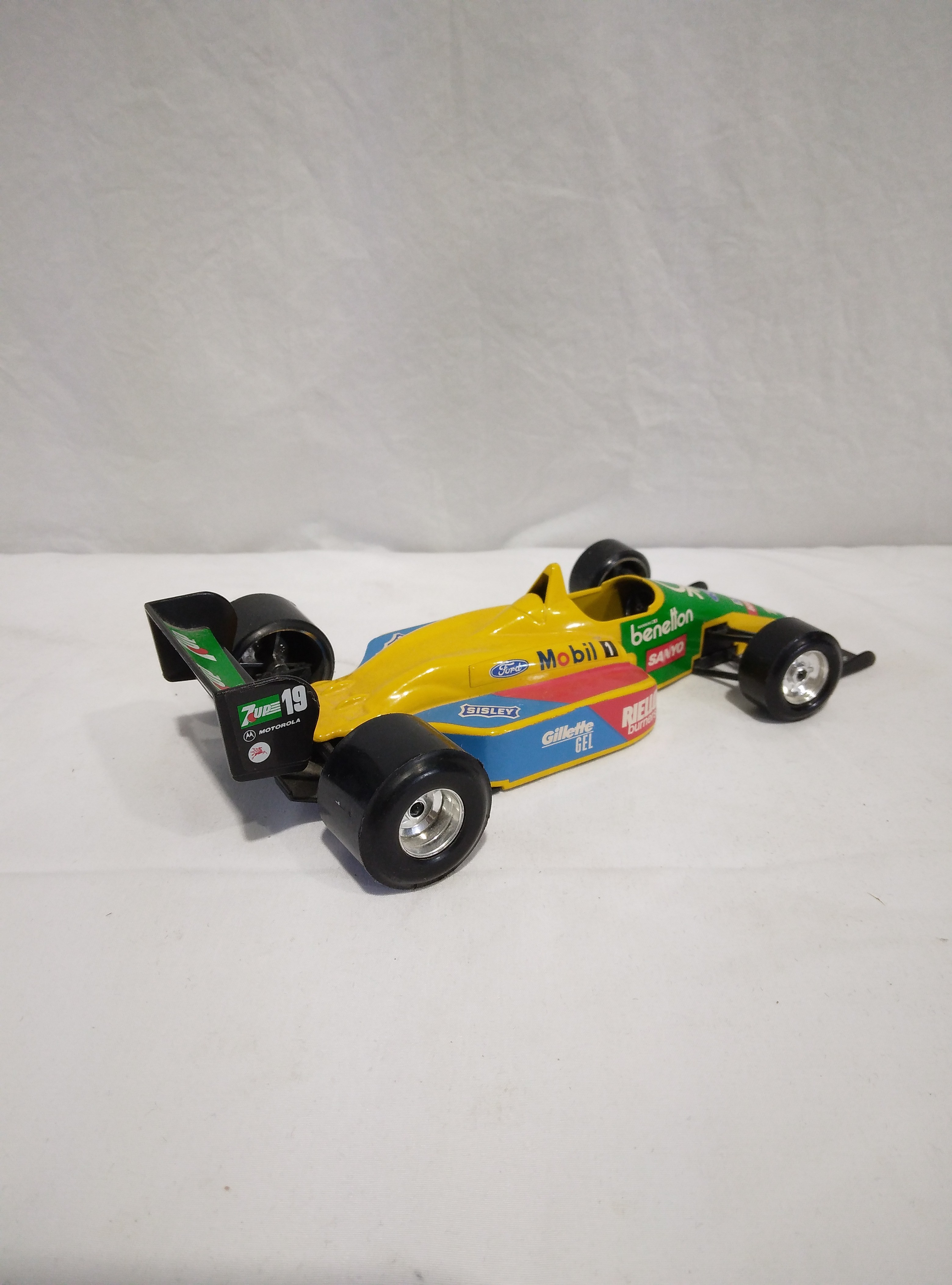 Voir photo 6 de Voiture miniature de Formule 1 - Benetton Ford B188, Bburago Voiture miniature de Formule 1 - Benetton Ford B188, Bburago Très bon état reconditionné photo 6