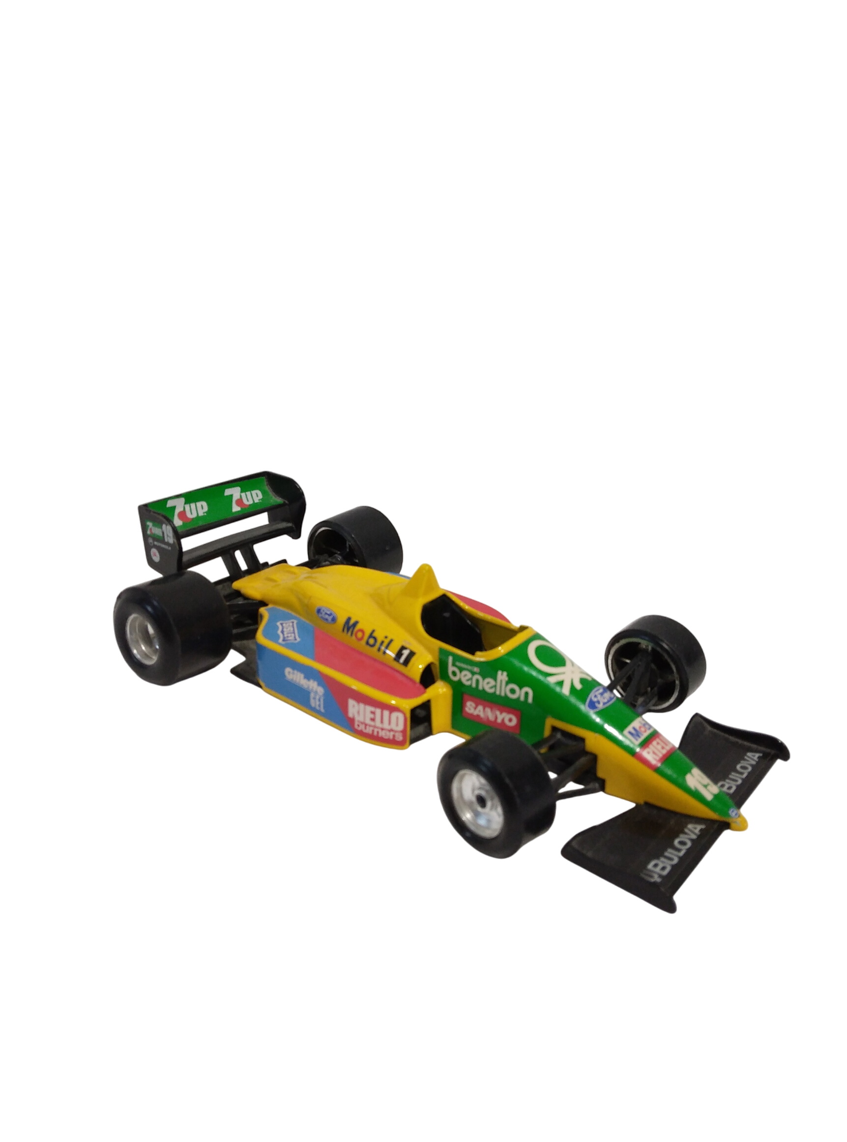 Voiture miniature de Formule 1 - Benetton Ford B188, Bburago Très bon état - 13,00 € Voiture miniature de Formule 1 - Benetton Ford B188, Bburago Très bon état reconditionné disponible sur Label Emmaüs