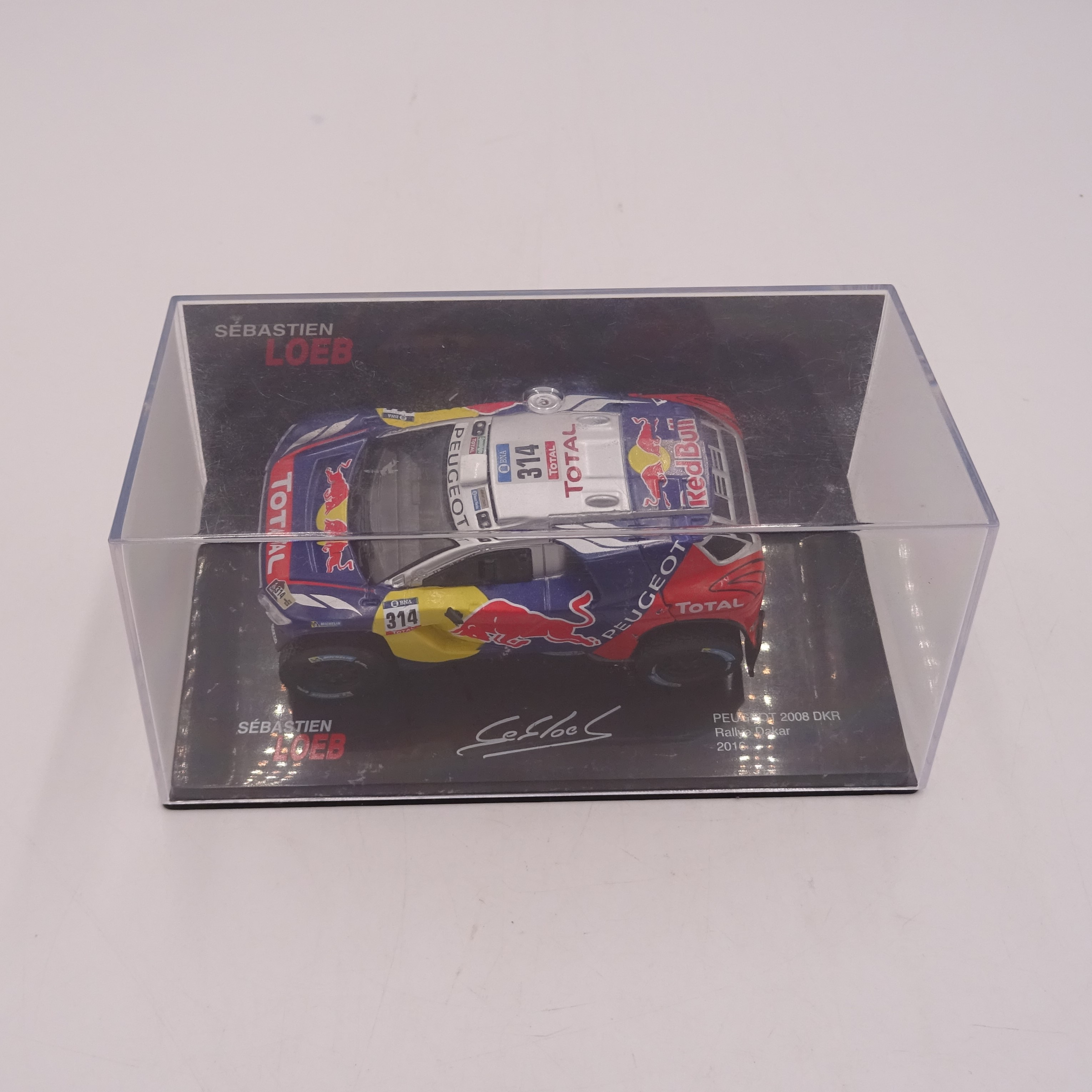 Voiture miniature de Sébastien Loeb - Peugeot 2008 Dakar 2016 Bon état - 12,00 € Voiture miniature de Sébastien Loeb - Peugeot 2008 Dakar 2016 Bon état reconditionné disponible sur Label Emmaüs