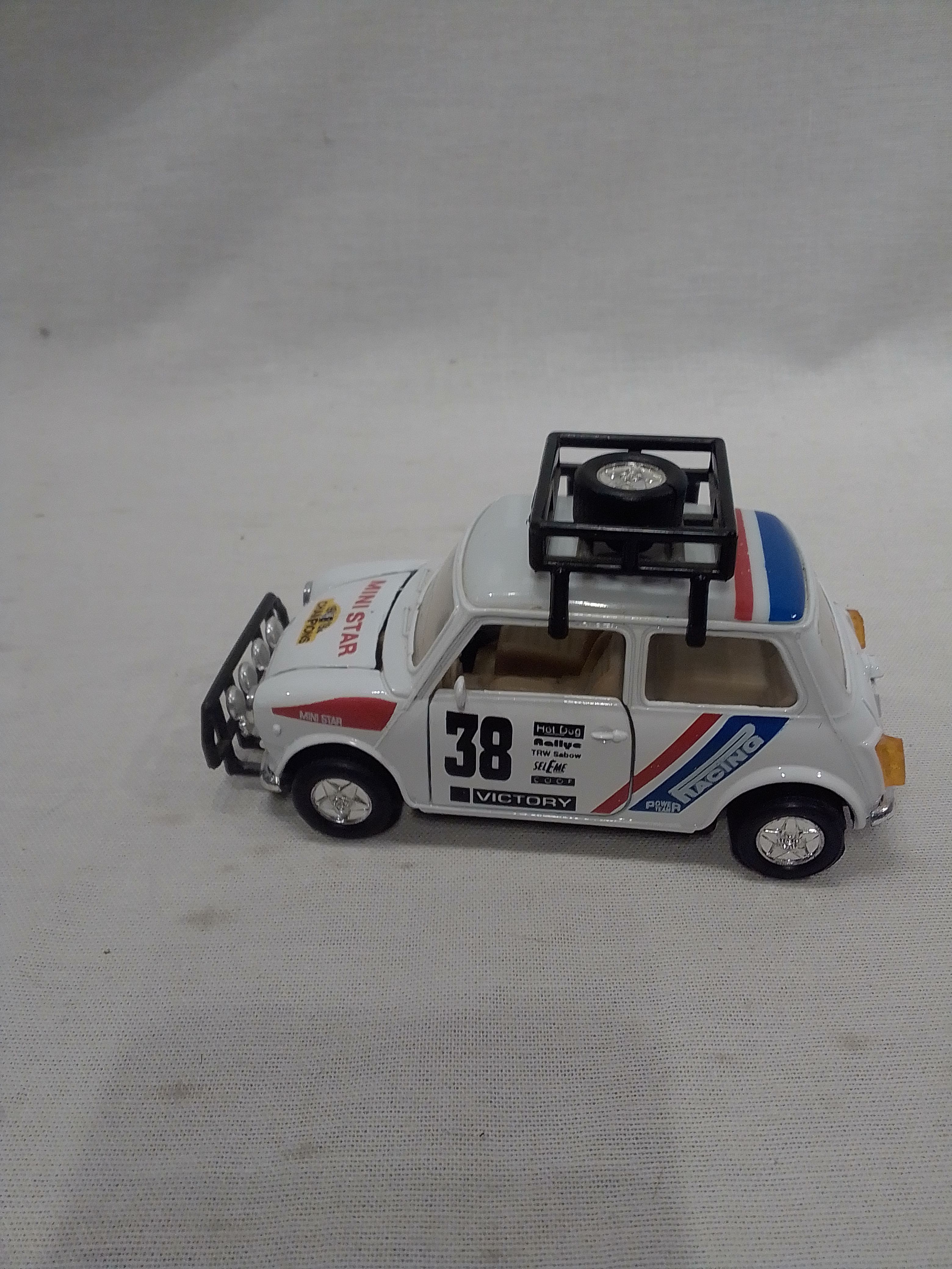 Voir photo 3 de Voiture miniature Mini Cooper Rally Die Cast Model Austin Morris Voiture miniature Mini Cooper Rally Die Cast Model Austin Morris Bon état reconditionné photo 3