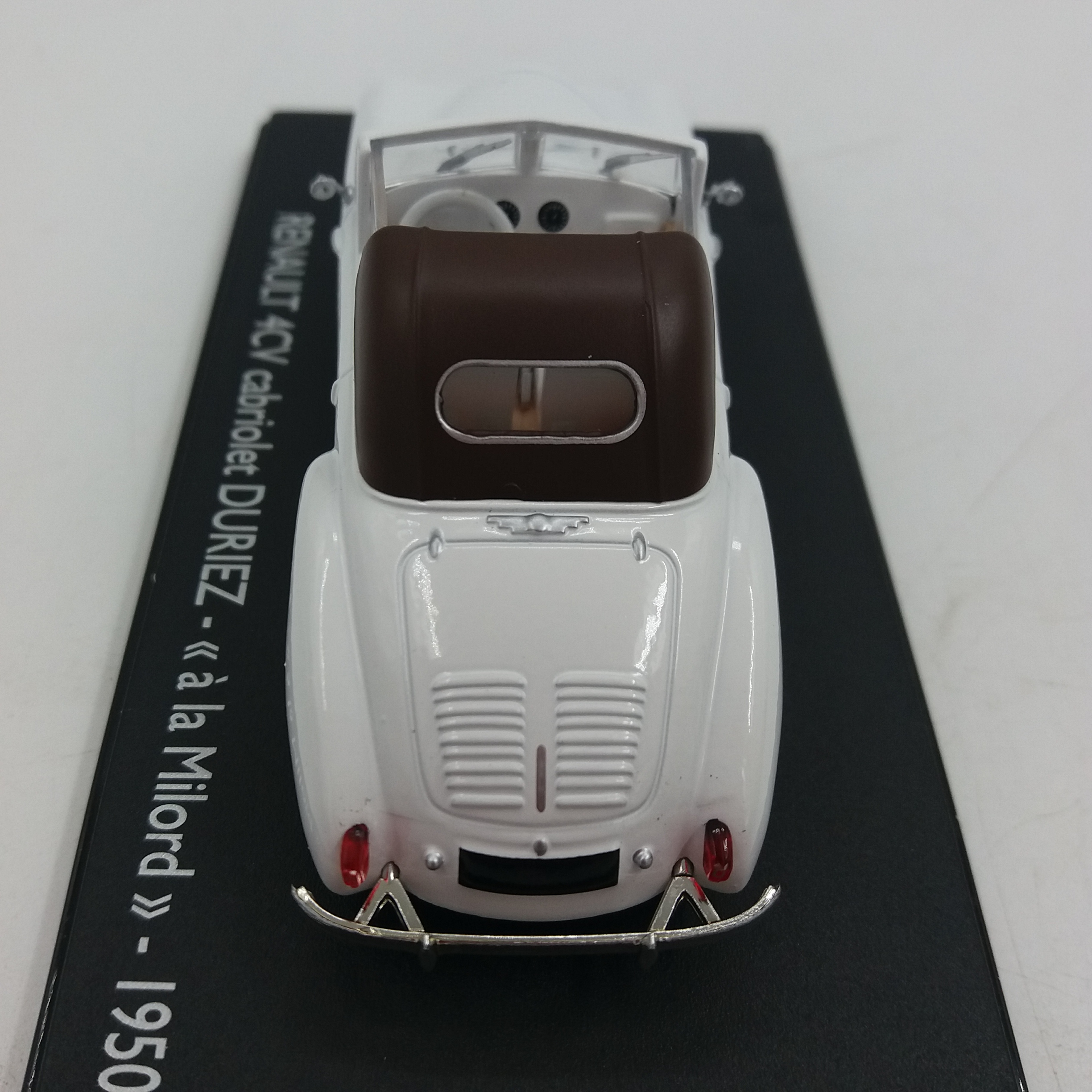 Voir photo 4 de Voiture miniature. Renault 4cv cabriolet DURIEZ. 1950. Métal. Blanche. ELIGOR estampillé sur la boite et sous la pièce. 1/43. Voiture miniature. Renault 4cv cabriolet DURIEZ. 1950. Métal. Blanche. ELIGOR estampillé sur la boite et sous la pièce. 1/43. Parfait état reconditionné photo 4