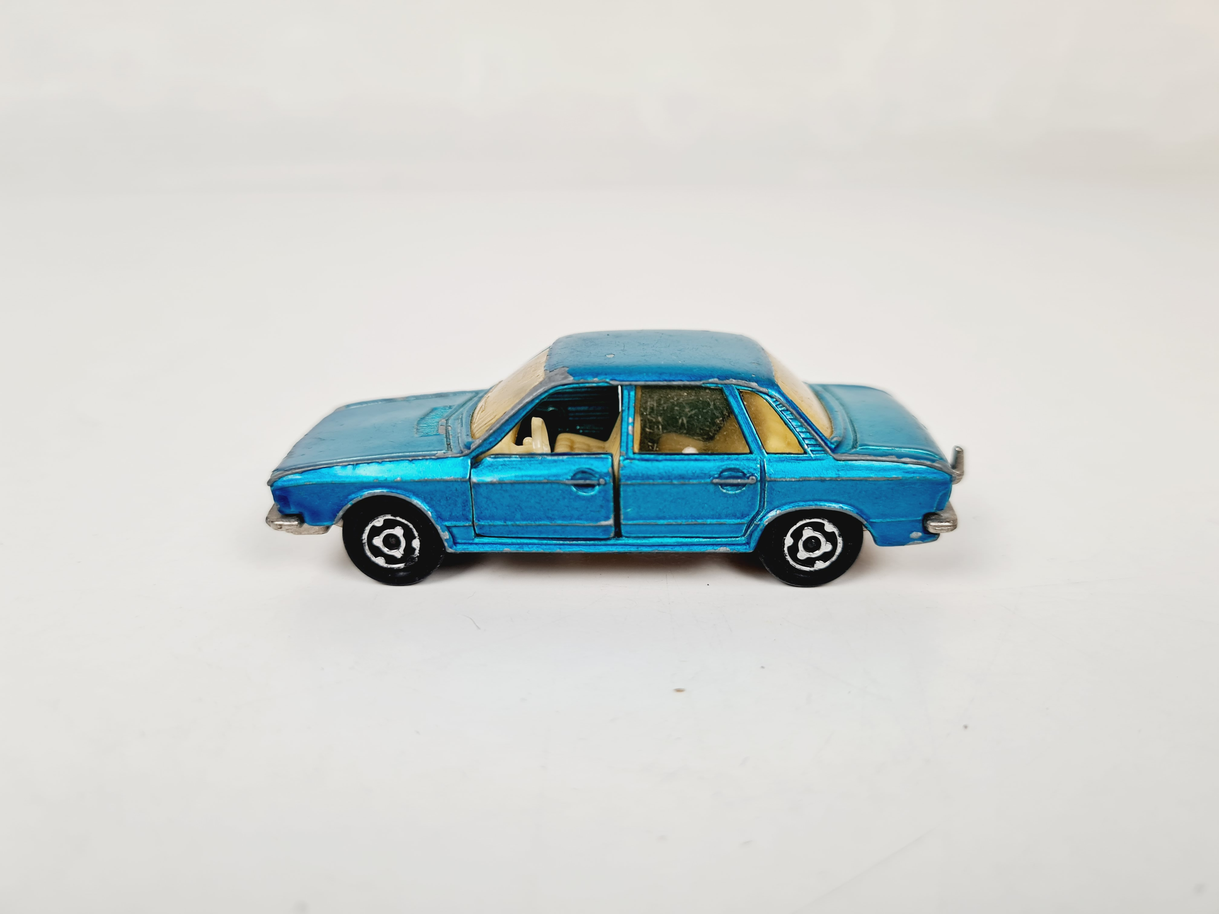 Voir photo 3 de Voiture - VW K70 - Échelle 1/60 - N°210 - Majorette Voiture - VW K70 - Échelle 1/60 - N°210 - Majorette État correct reconditionné photo 3