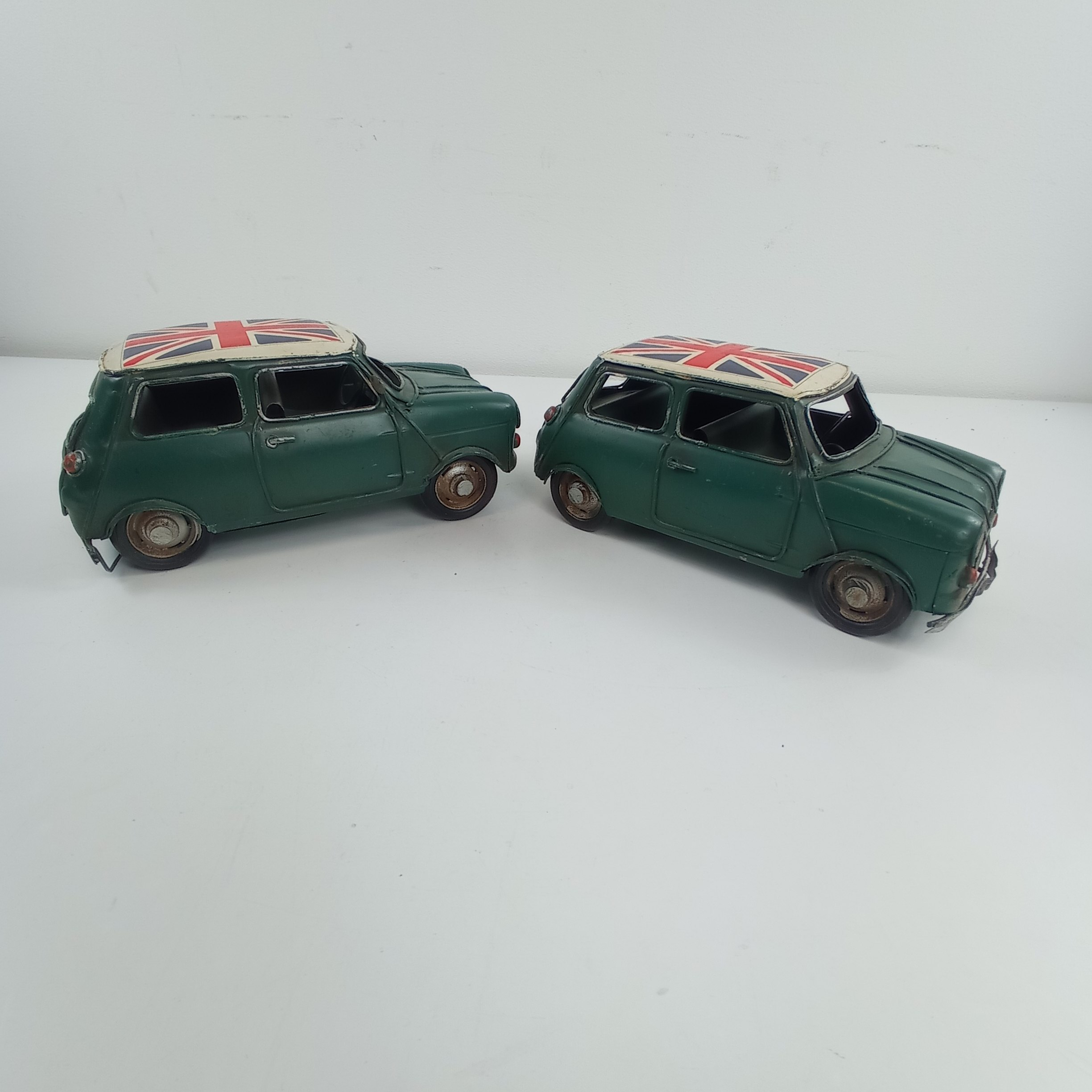 Voir photo 5 de Voitures anciennes mini coopers en métal (2) Voitures anciennes mini coopers en métal (2) État correct reconditionné photo 5