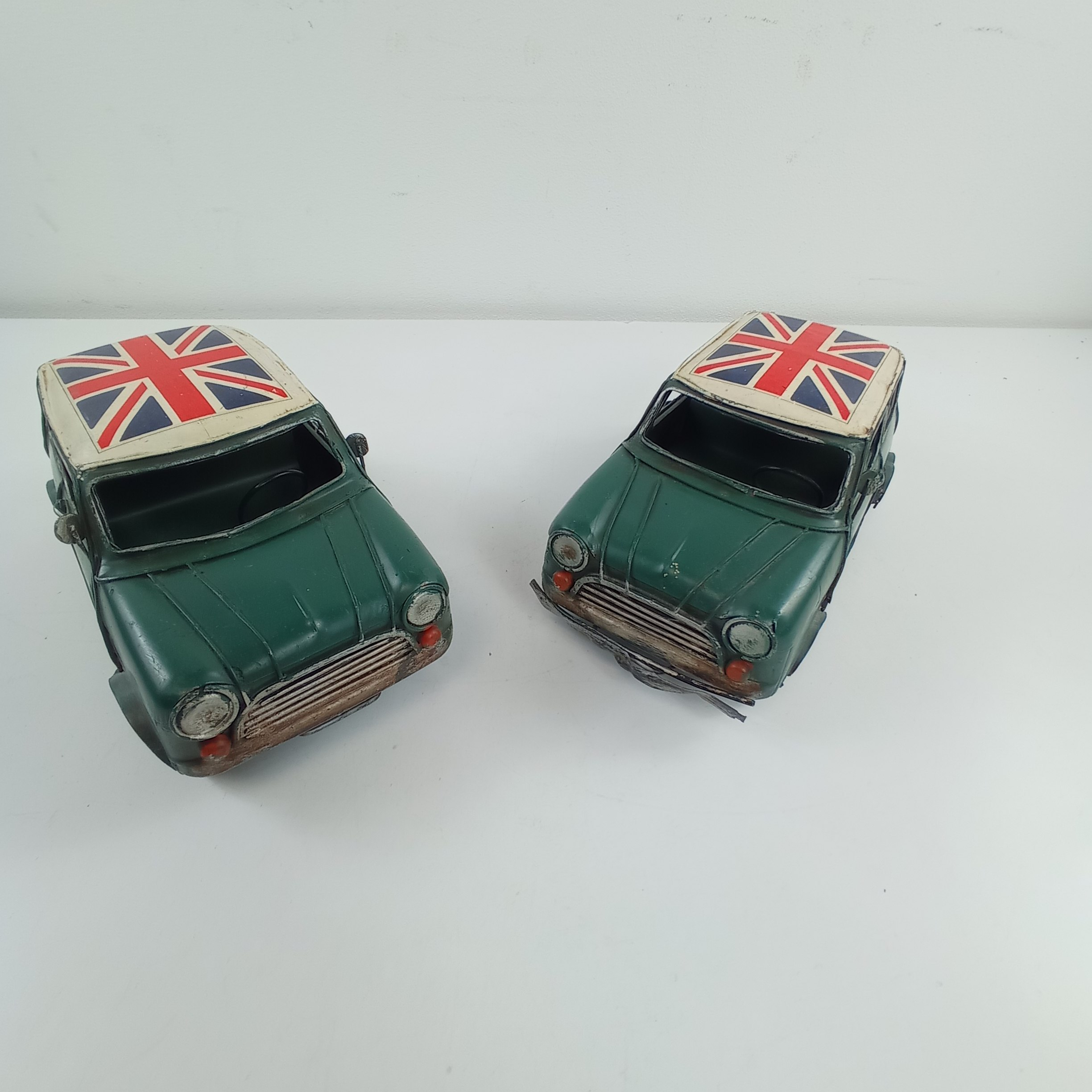 Voir photo 6 de Voitures anciennes mini coopers en métal (2) Voitures anciennes mini coopers en métal (2) État correct reconditionné photo 6