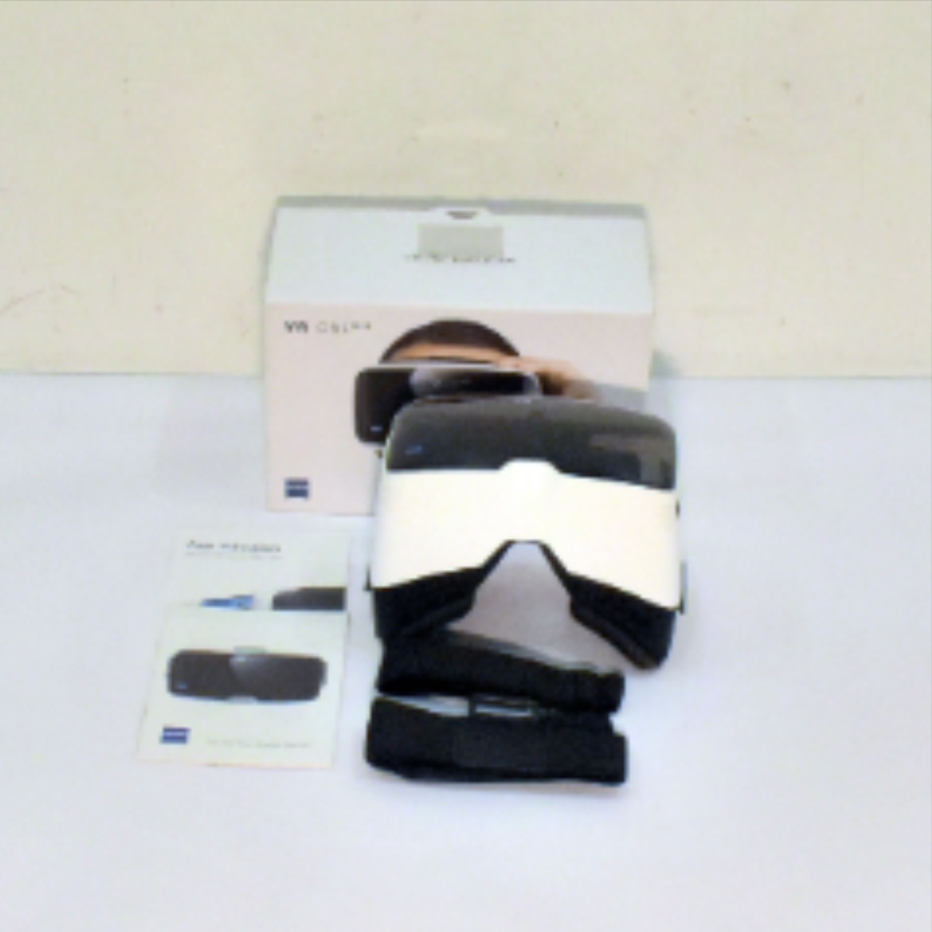 Voir photo 3 de VR ONE Plus - Carl Zeiss™ - Casque de Réalité Virtuelle - 2016 VR ONE Plus - Carl Zeiss™ - Casque de Réalité Virtuelle - 2016 neuf reconditionné photo 3