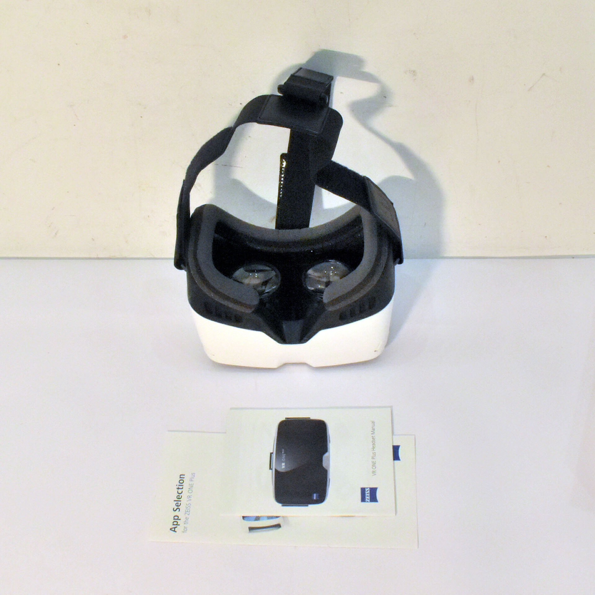 Voir photo 4 de VR ONE Plus - Carl Zeiss™ - Casque de Réalité Virtuelle - 2016 VR ONE Plus - Carl Zeiss™ - Casque de Réalité Virtuelle - 2016 neuf reconditionné photo 4