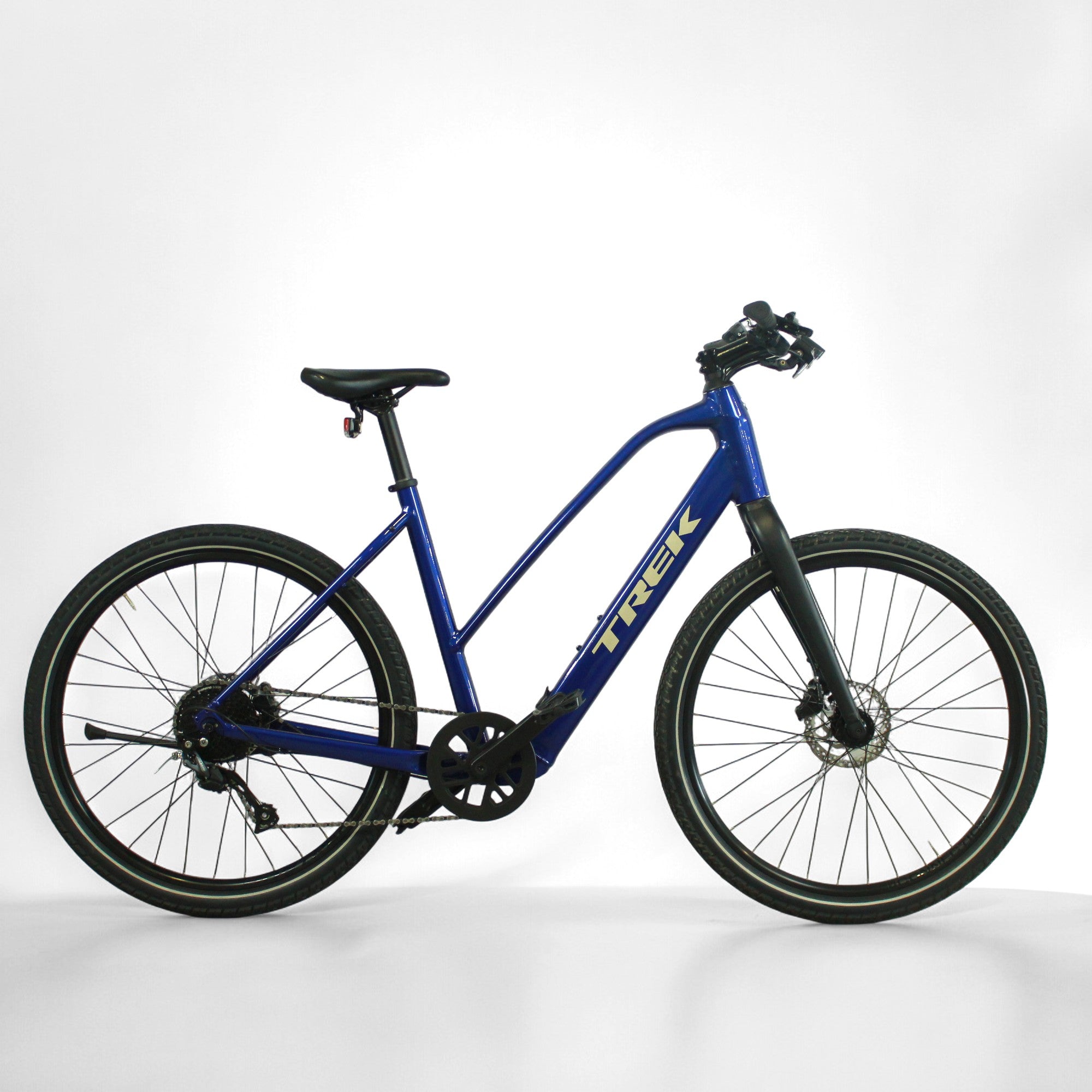 VTC électrique Trek Dual Sport+ 2 Trek reconditionné disponible sur Loewi