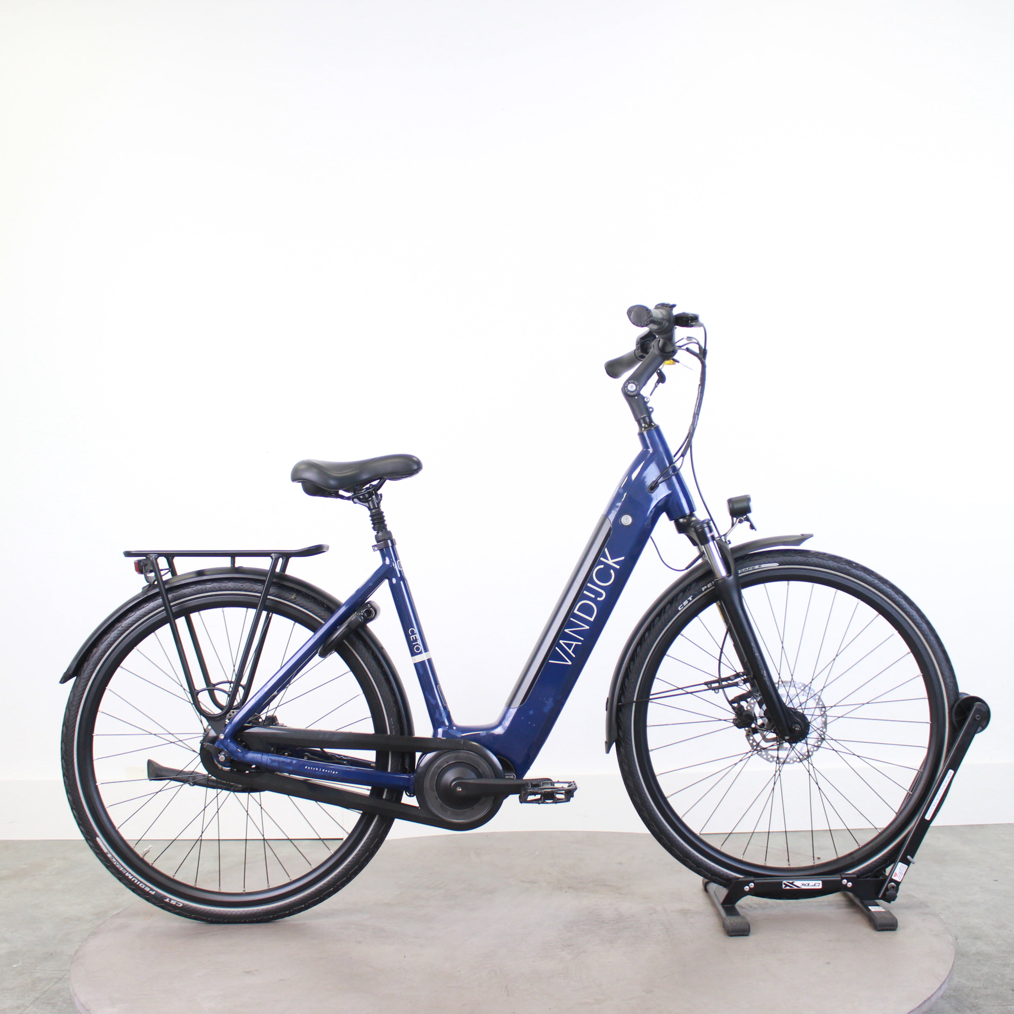 VTC électrique VanDijck Ceto reconditionné disponible sur Loewi