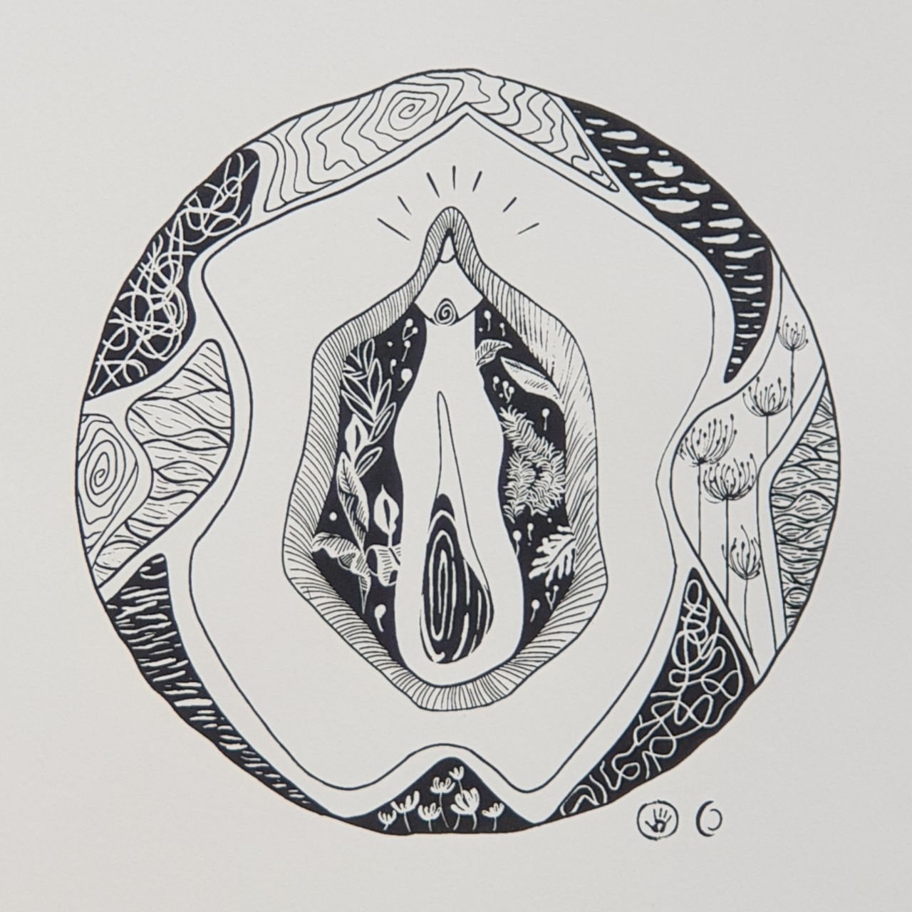 Voir photo 2 de "Vulve Mandala" - encre noire - Affiche sérigraphiée A3 "Vulve Mandala" - encre noire - Affiche sérigraphiée A3 Parfait état reconditionné photo 2
