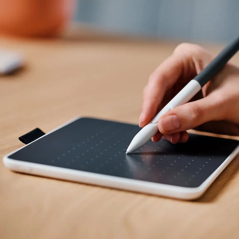 Wacom Intuos One Medium tablette graphique Gris, Blanc 216 x 135 mm USB/Bluetooth - Excellent état Parfait état Wacom reconditionné photo 3 | Dero