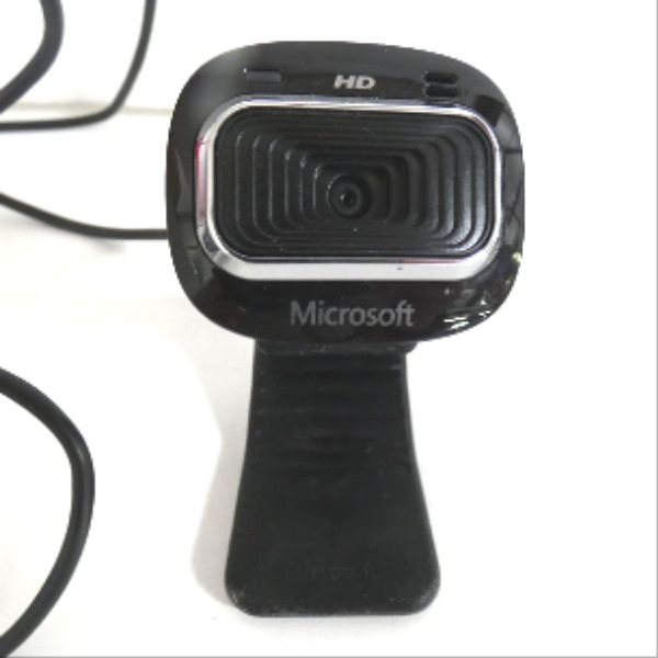 Voir photo 3 de WebCam LifeCam HD - 3000 Microsoft (boite d'origine) WebCam LifeCam HD - 3000 Microsoft (boite d'origine) très bon état reconditionné photo 3